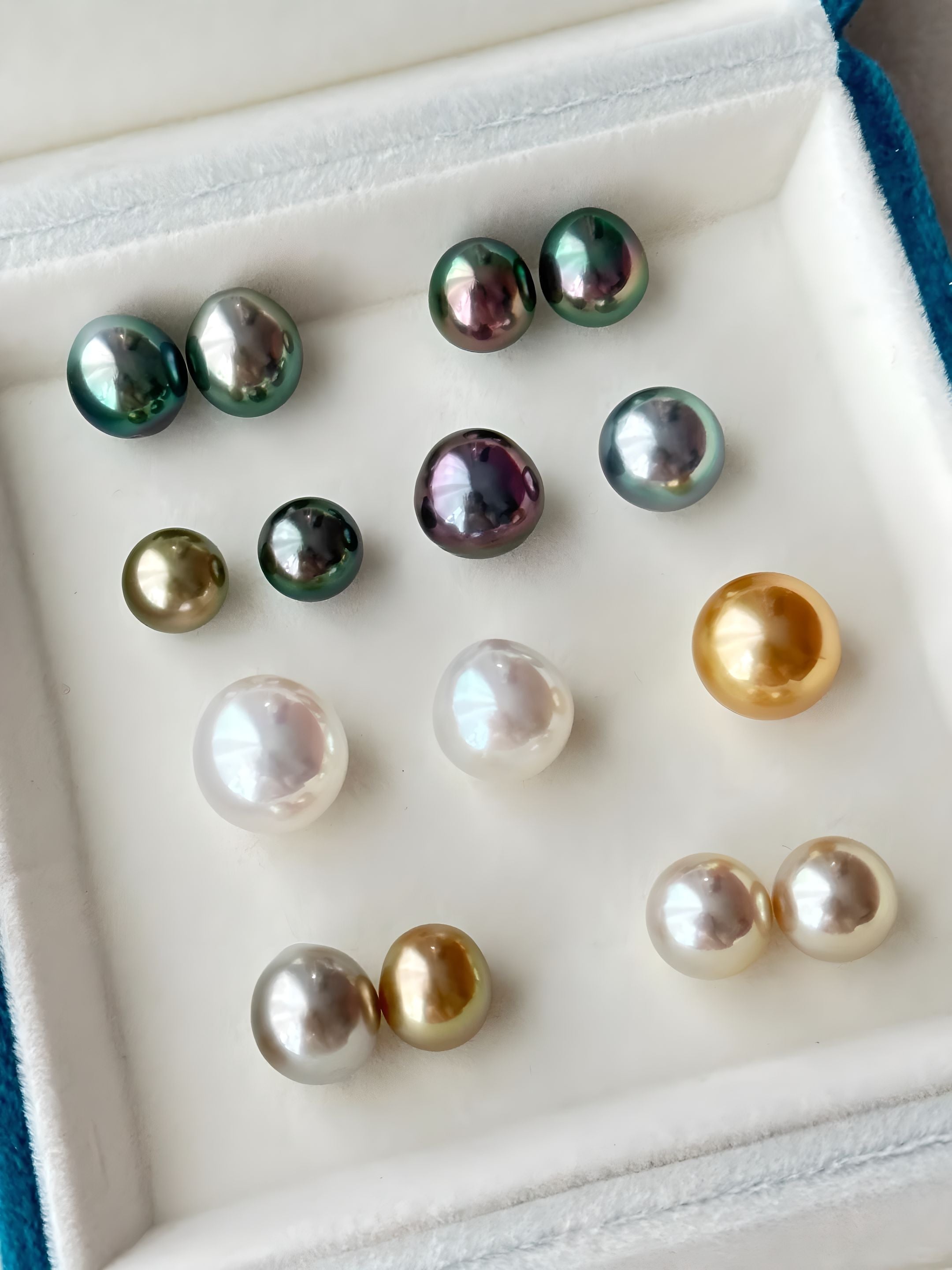 Different pearl on a plate, tahitian pearls, gold pearls and freshwater pearls in different color