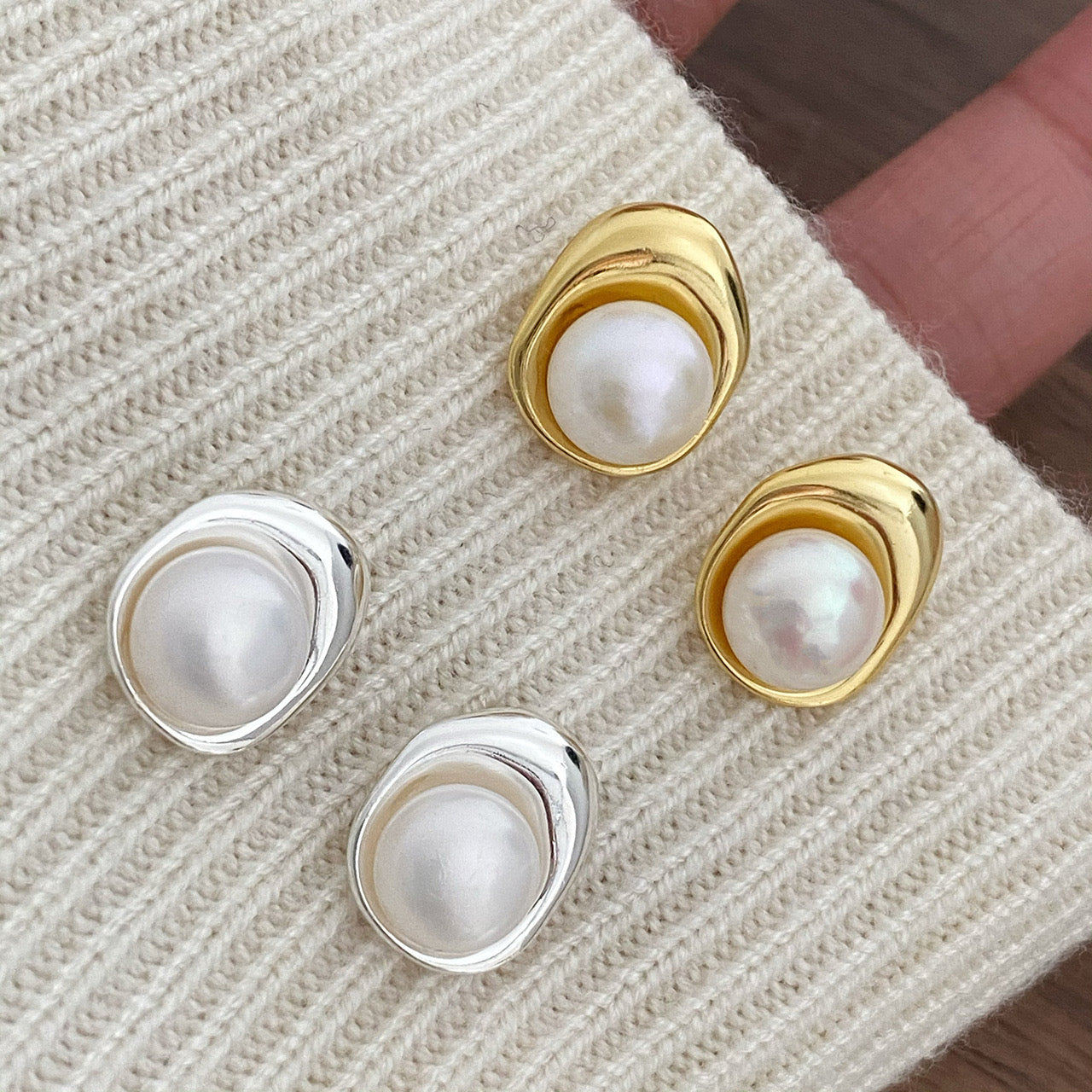 Alya's - Aura Studs
