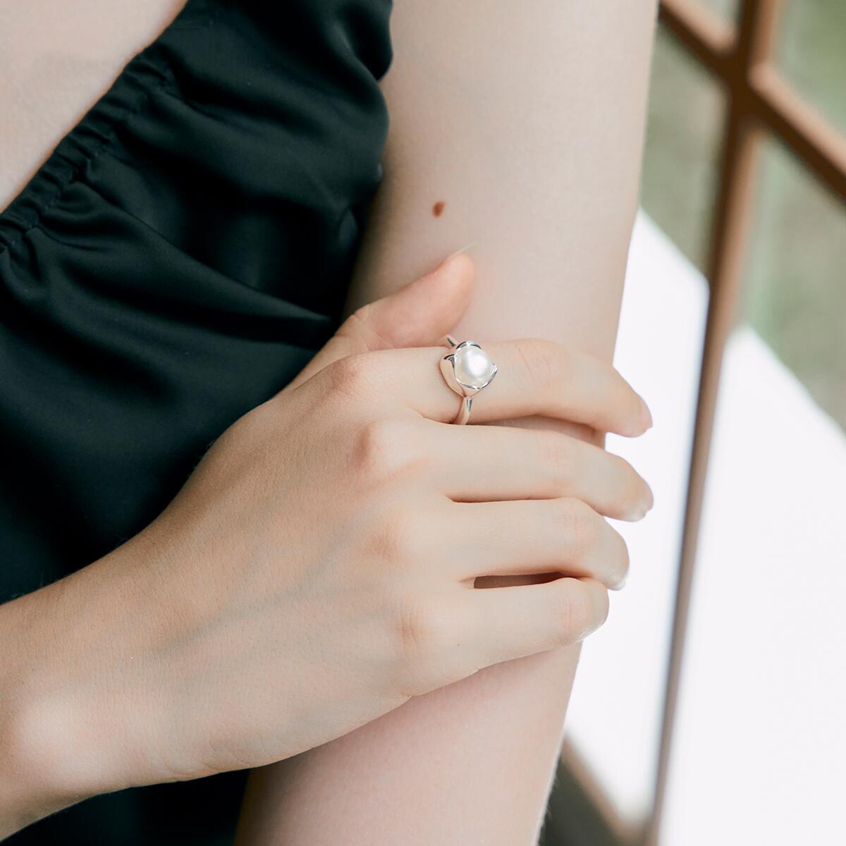 Alya's - Pearl Embrace