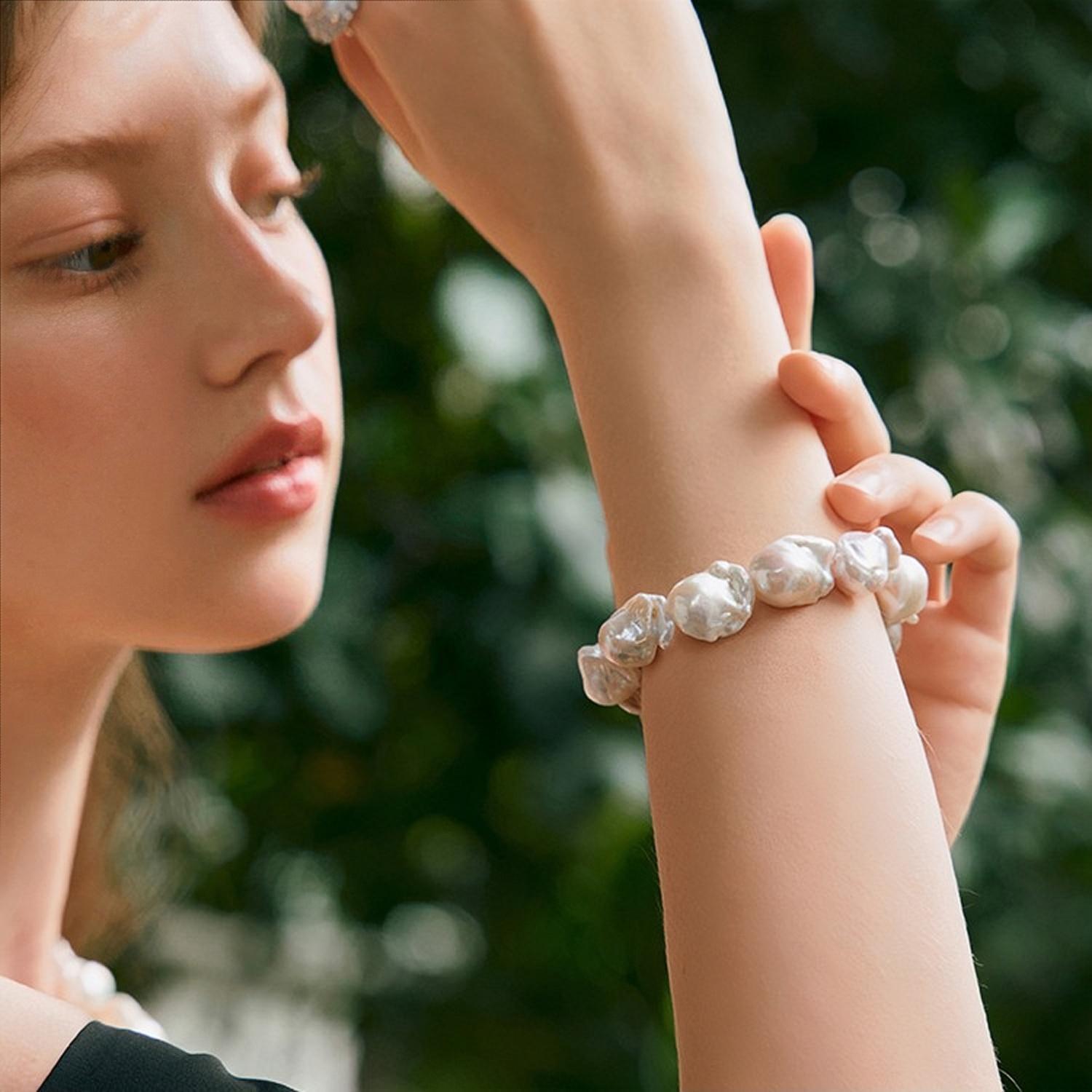 Alya's - Baroque Pearl Bracelet