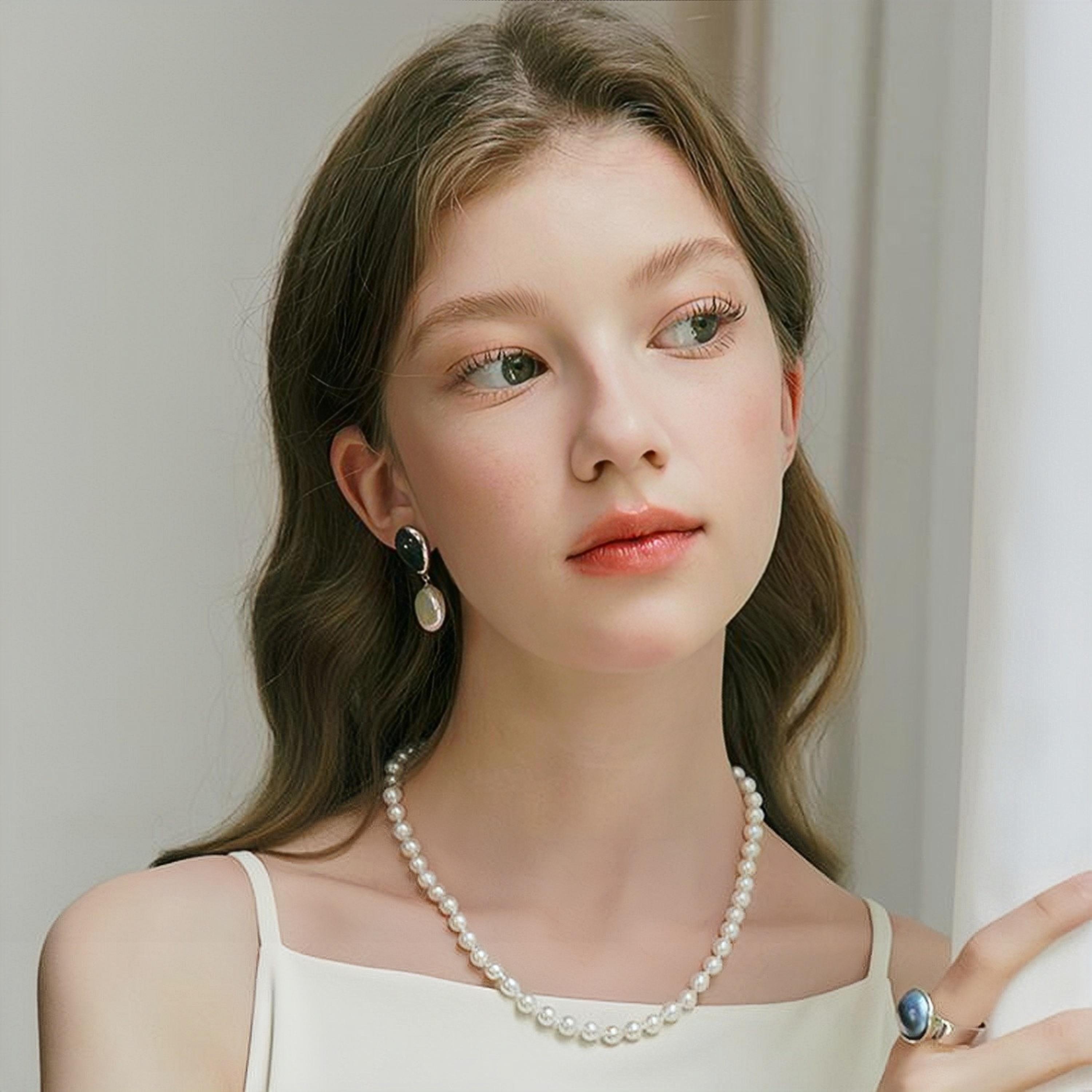 Alya's - Small Baroque Pearl Necklace
