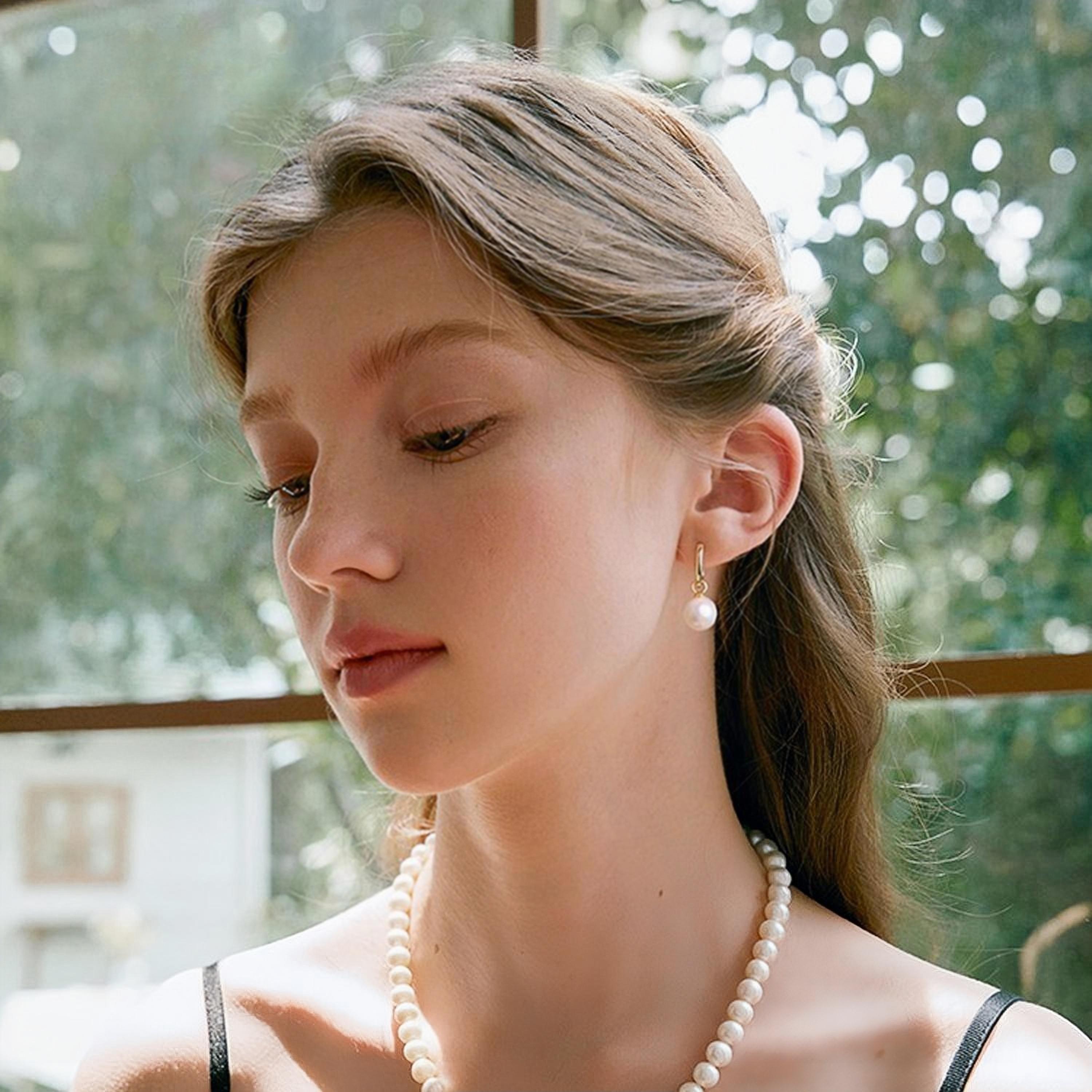 Alya's - Classic Droplet Earrings