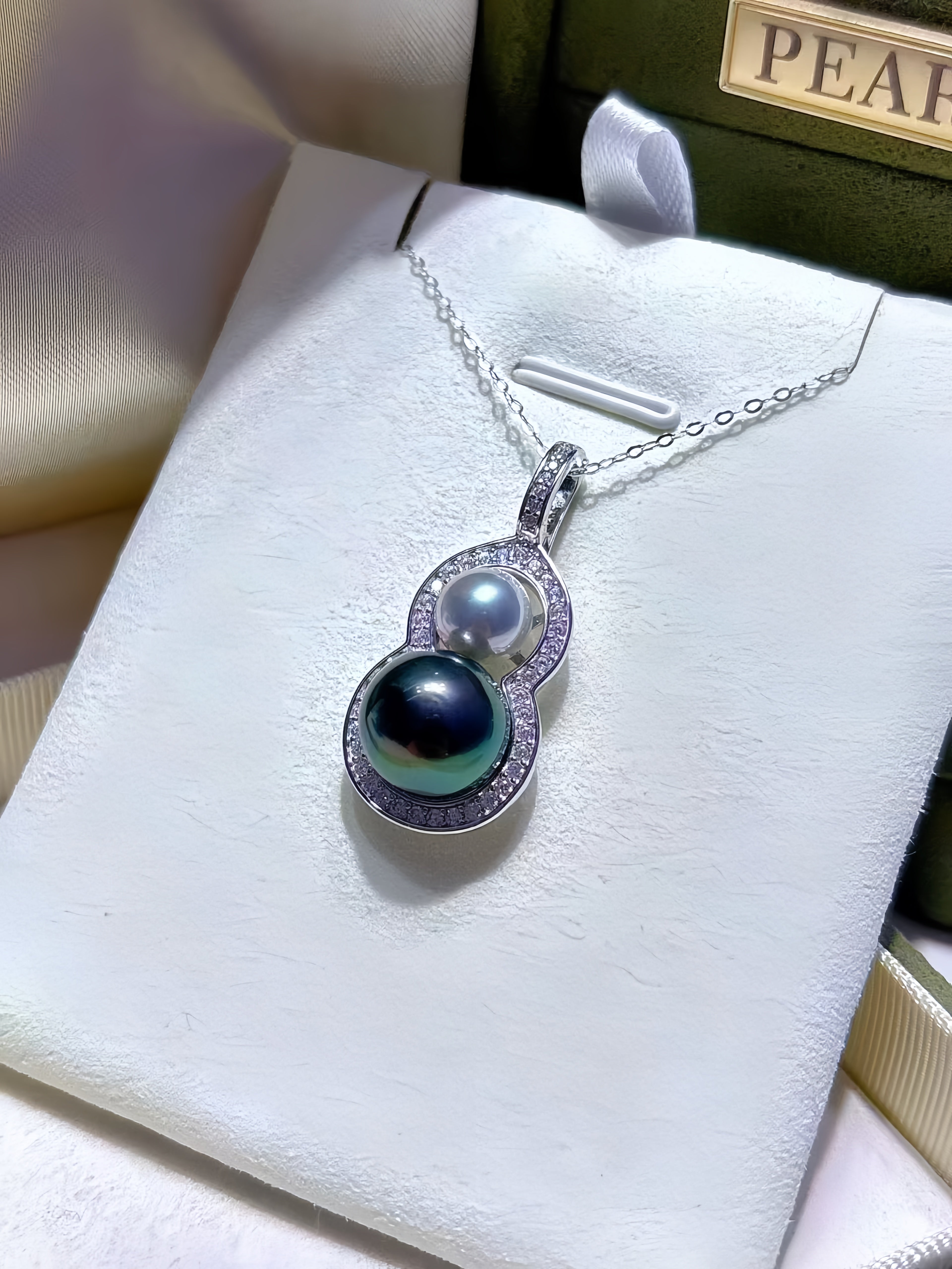 7mm Madama&11mm Tahitian Pearl Pendant P.01