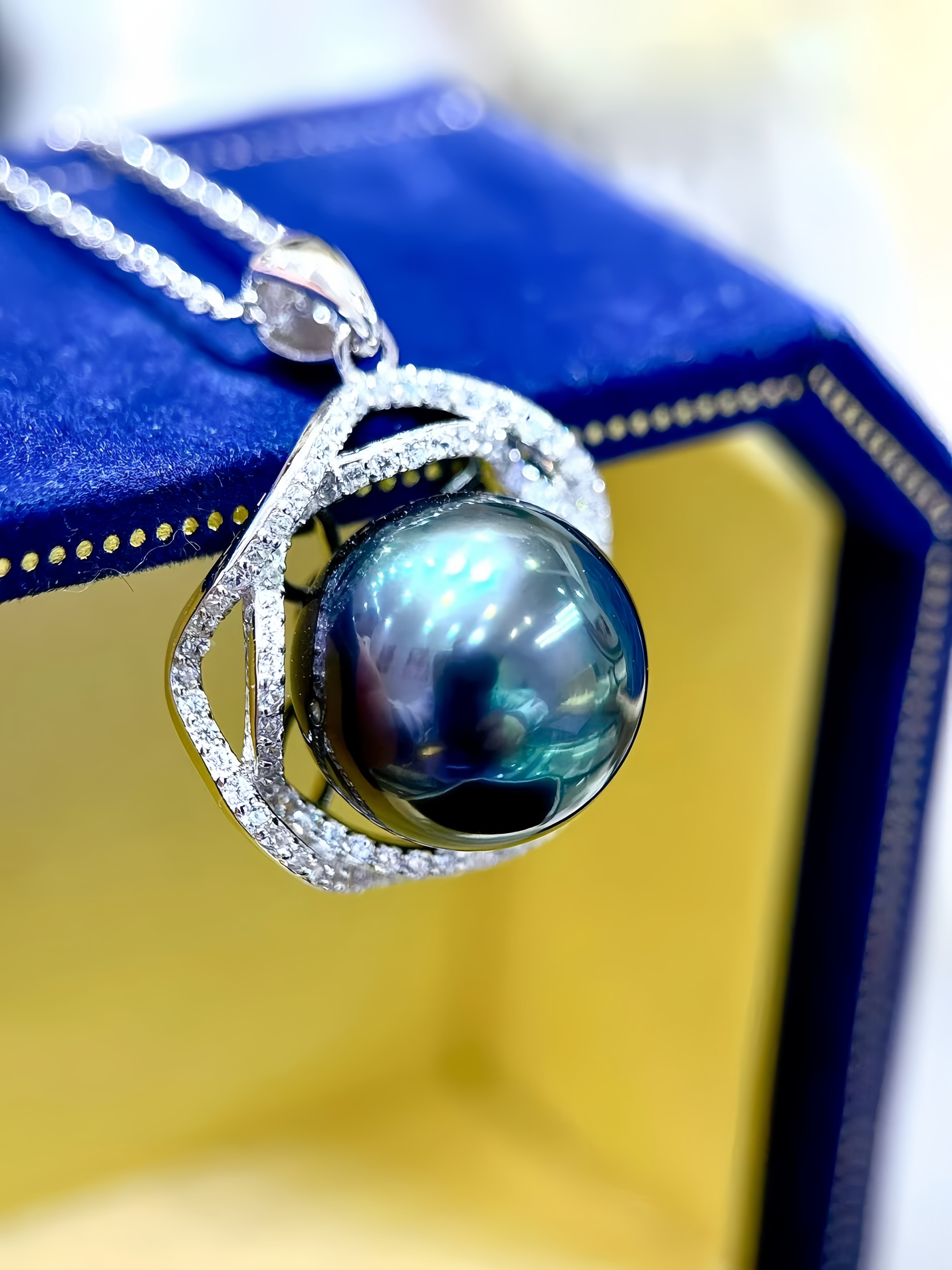 13-14mm Tahitian Pearl Pendant P.05