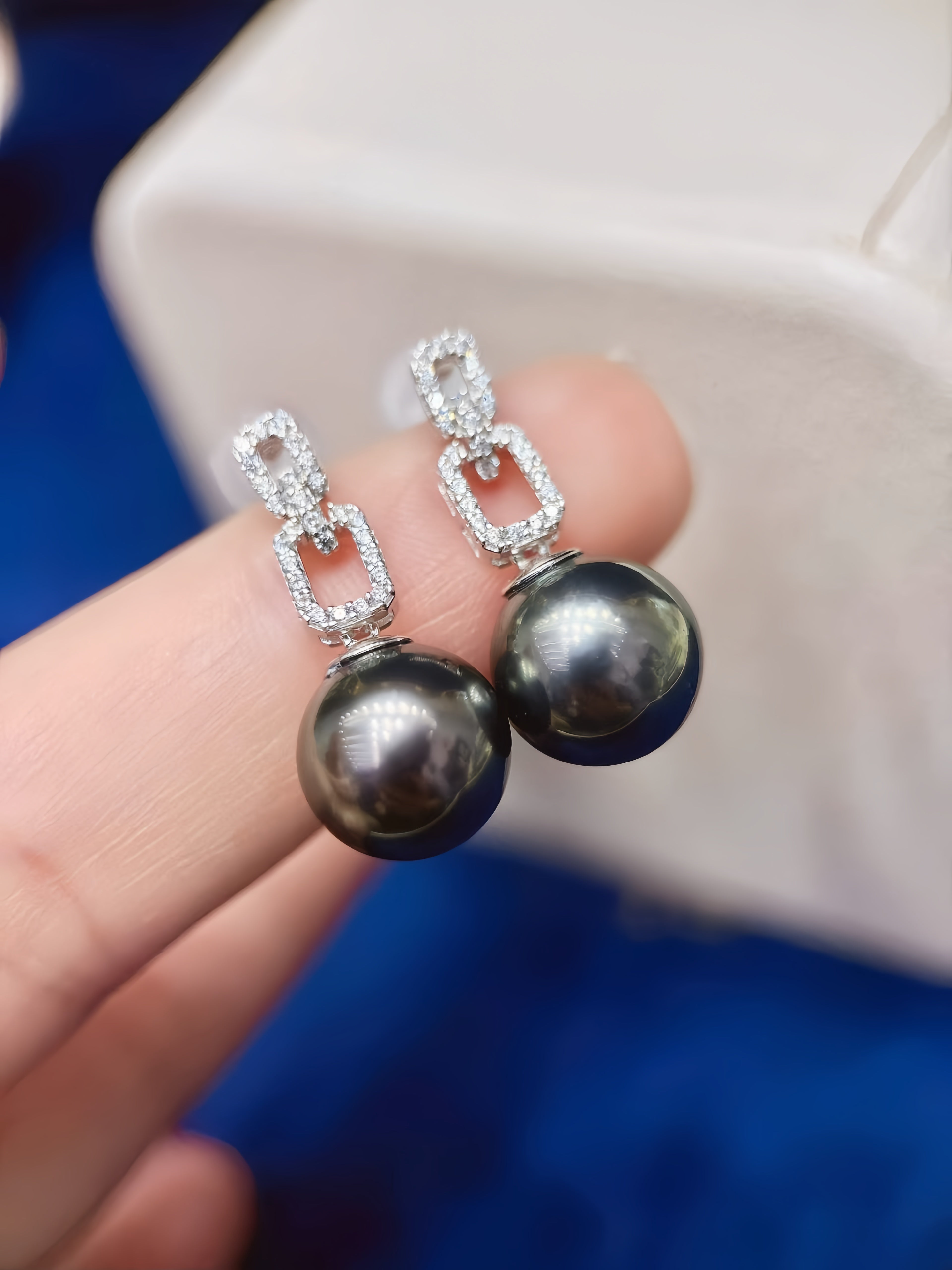 10-11mm Tahitian Pearl Earrings E.02