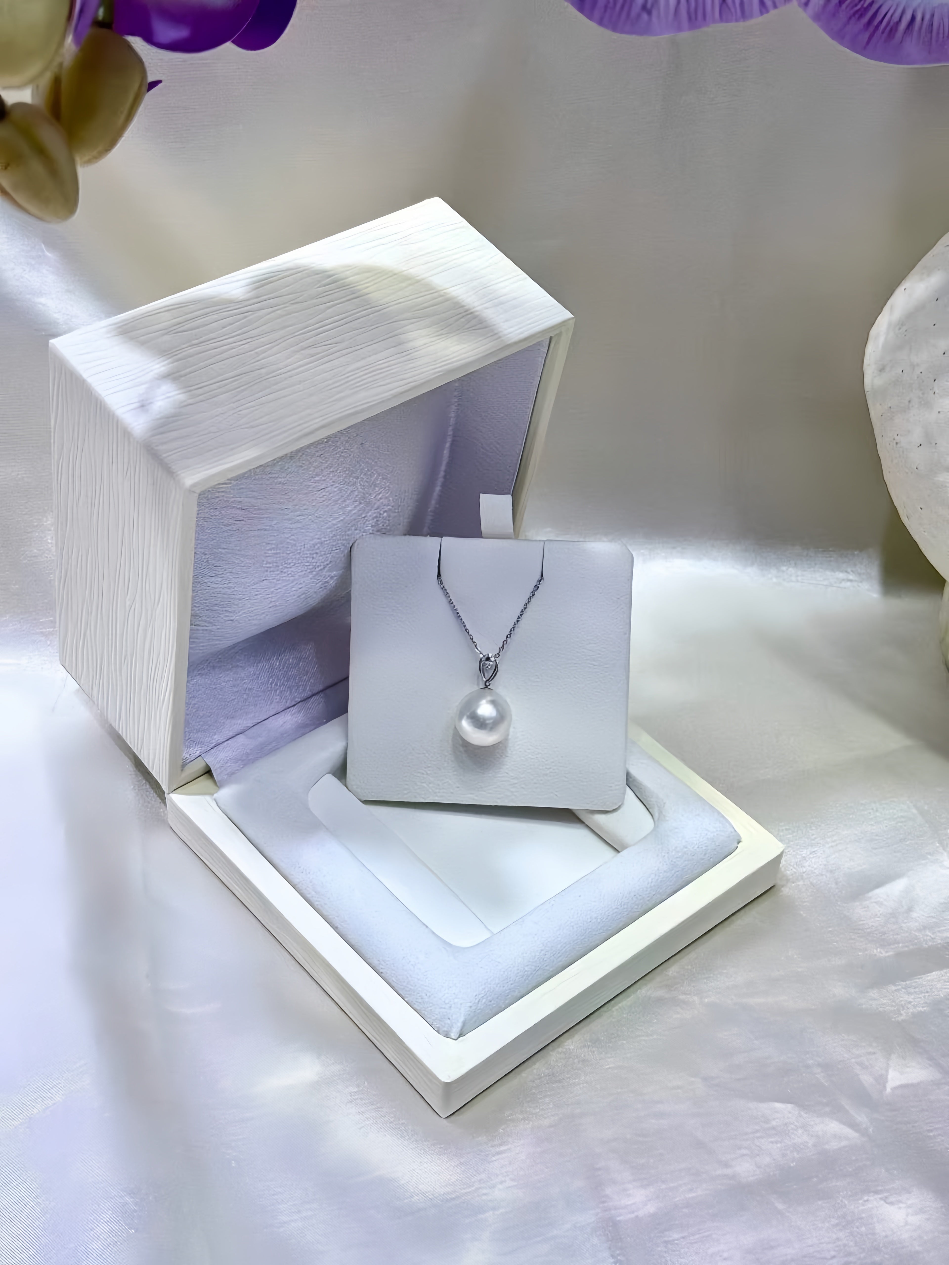 12-13mm Australian White Pearl Pendant/18K Gold P.01