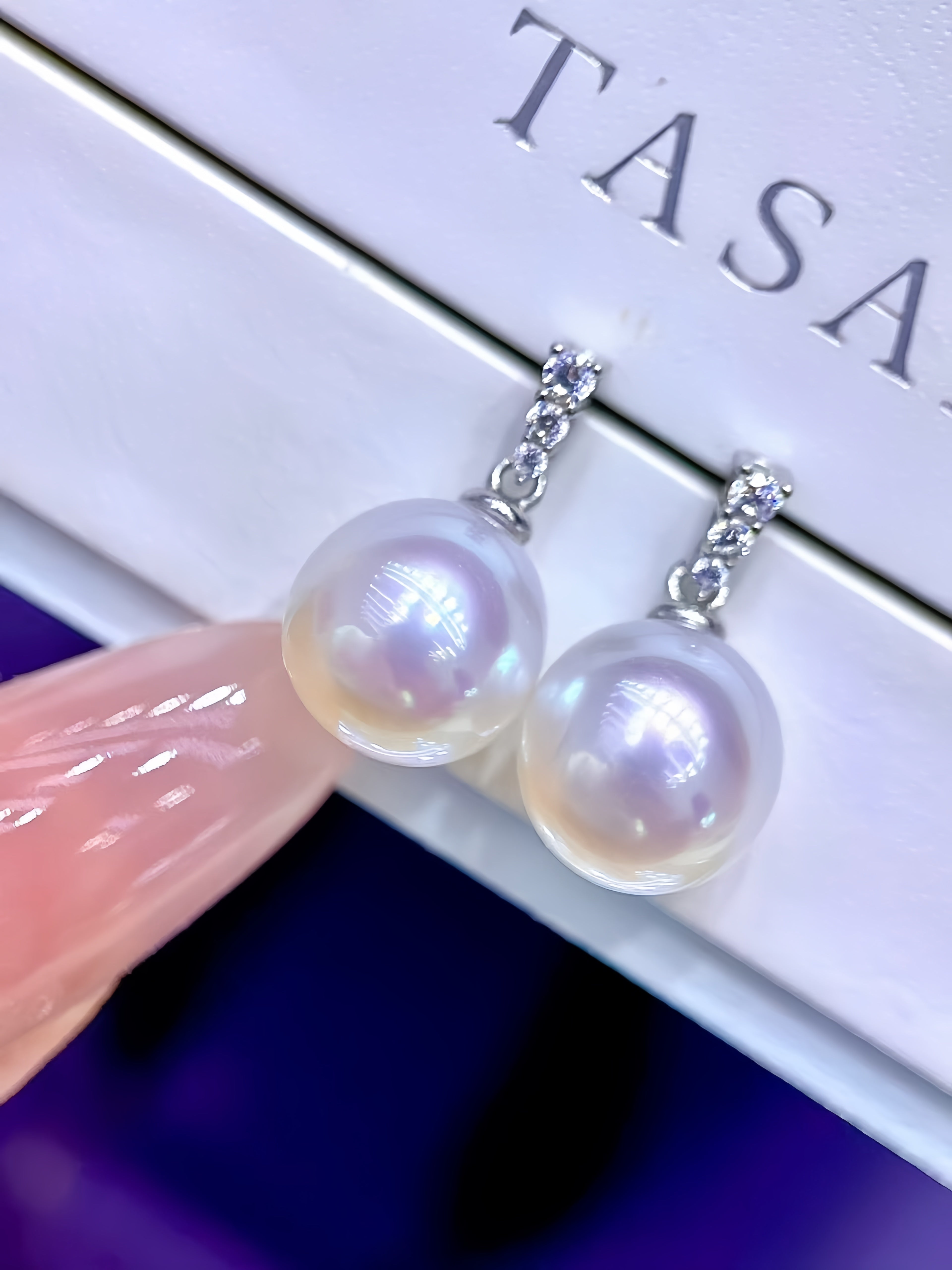 9-10mm Australian White Pearl Earrings E.01
