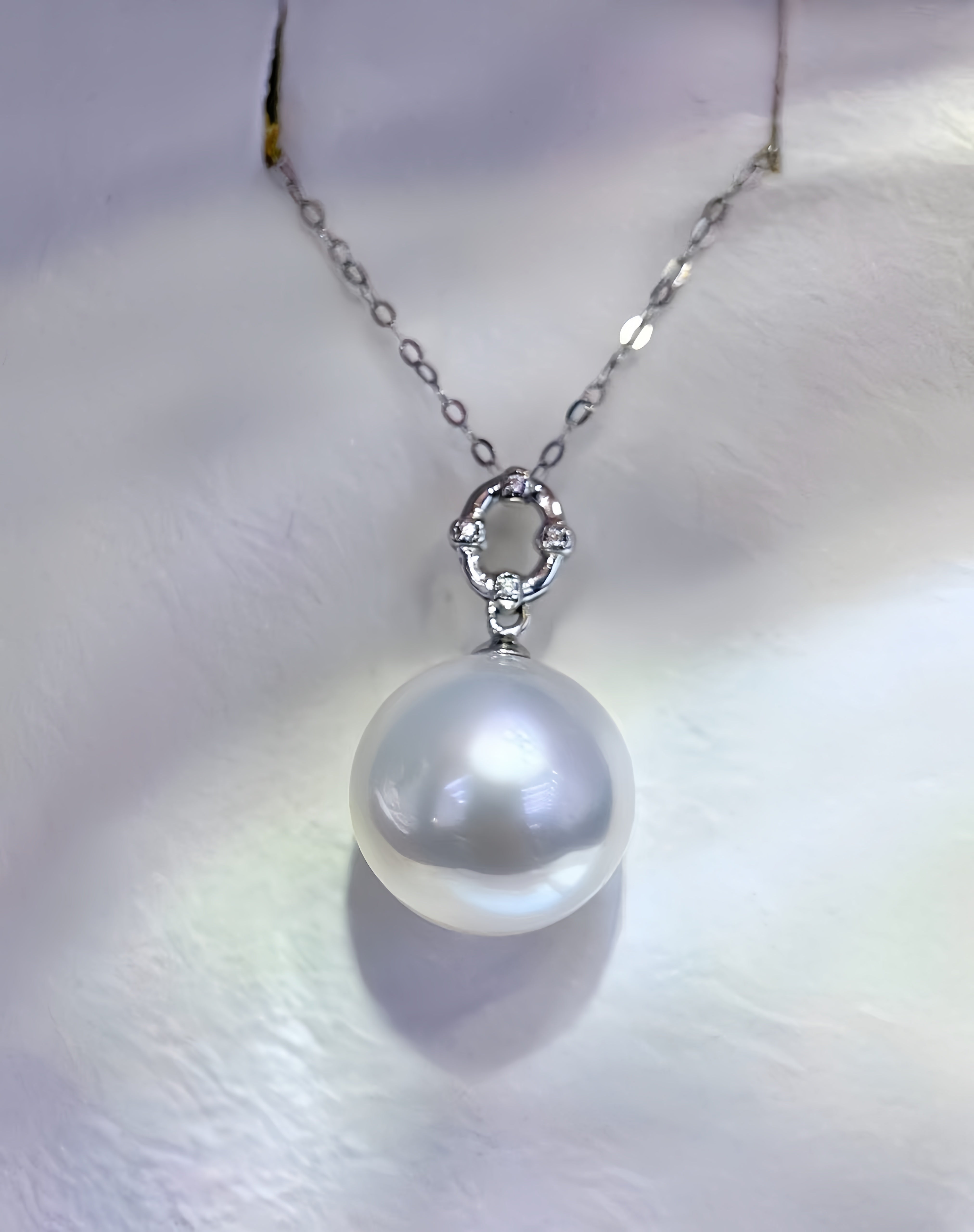 13-14mm Australian White Pearl Pendant/ 18K Gold Setting P.01