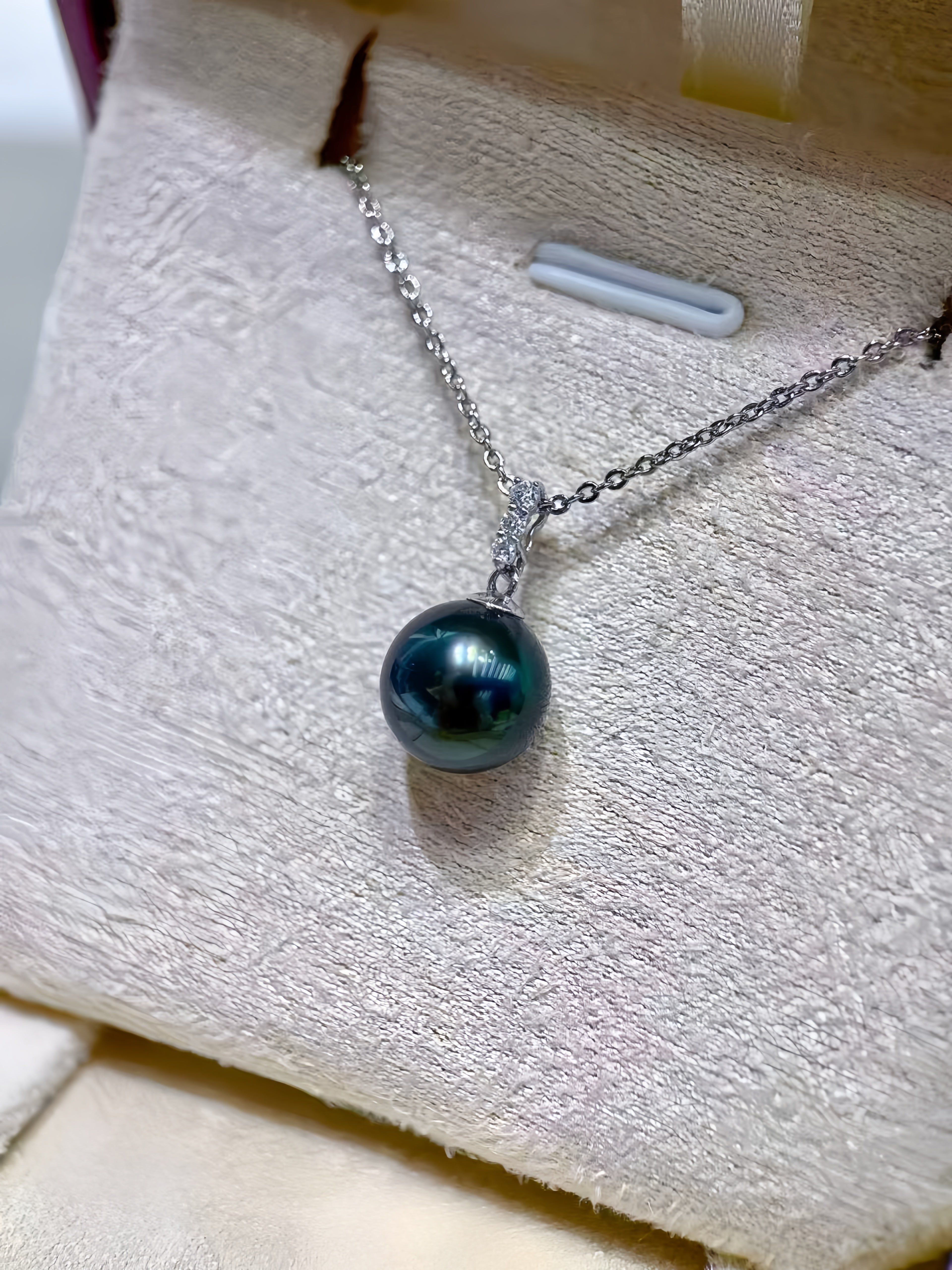 9-10mm Tahitian Pearl Pendant/18K Gold P.01