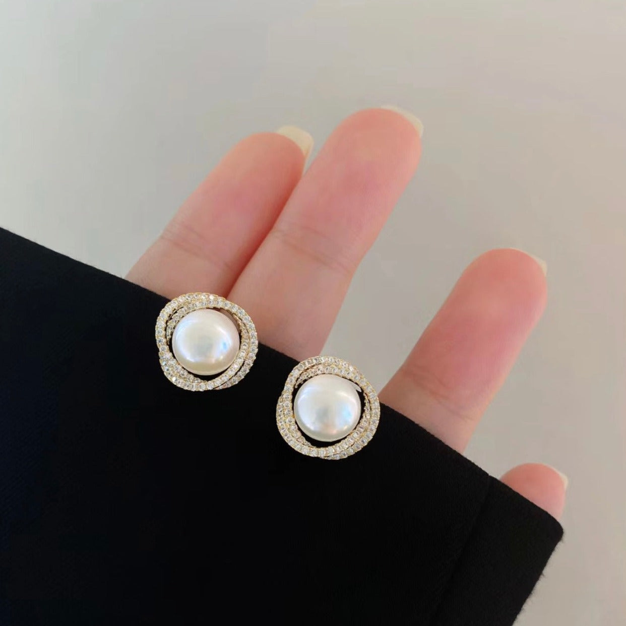 Alya's - Pearl Earrings E.10