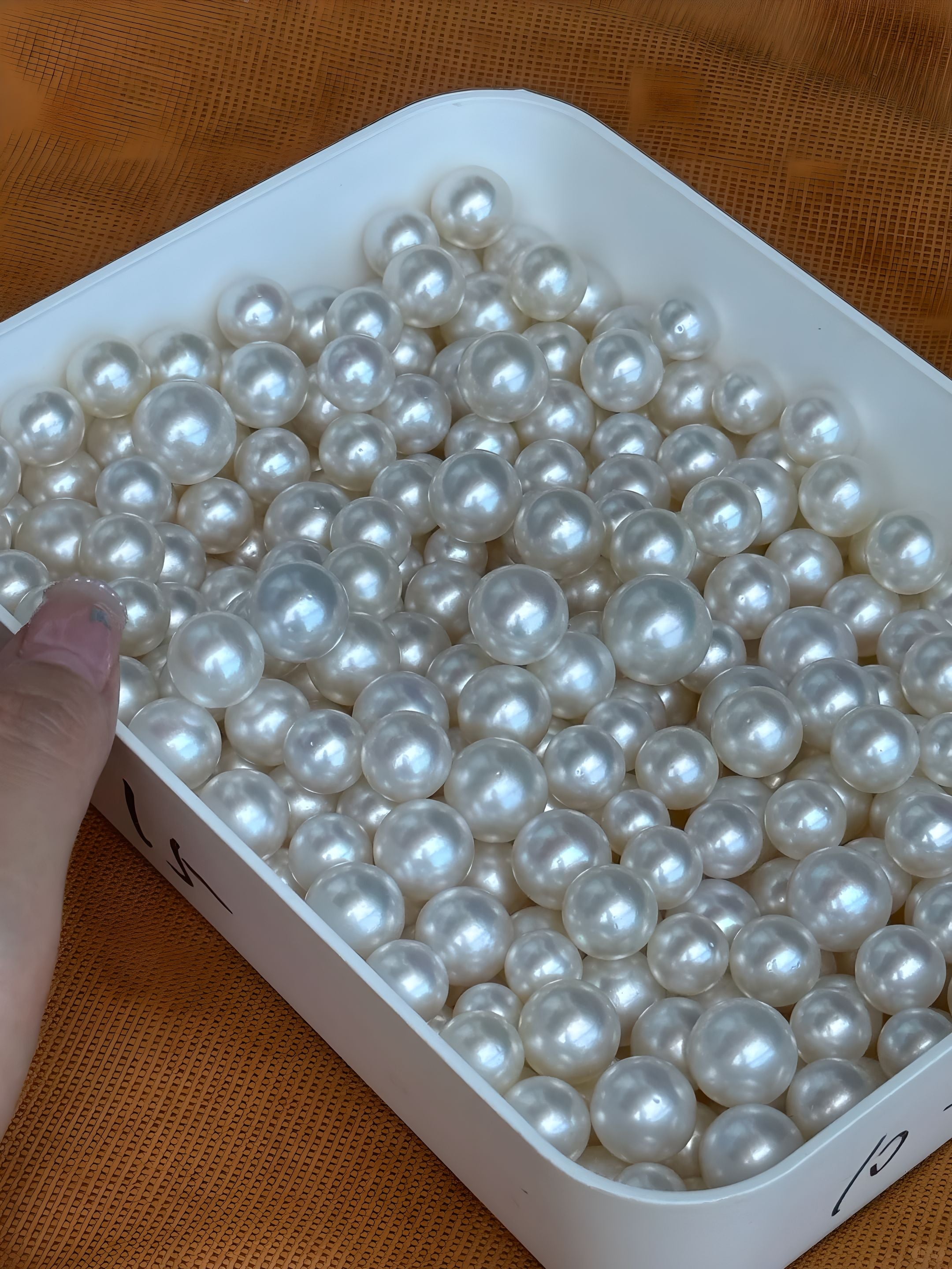 Loose pearls waiting for string necklace