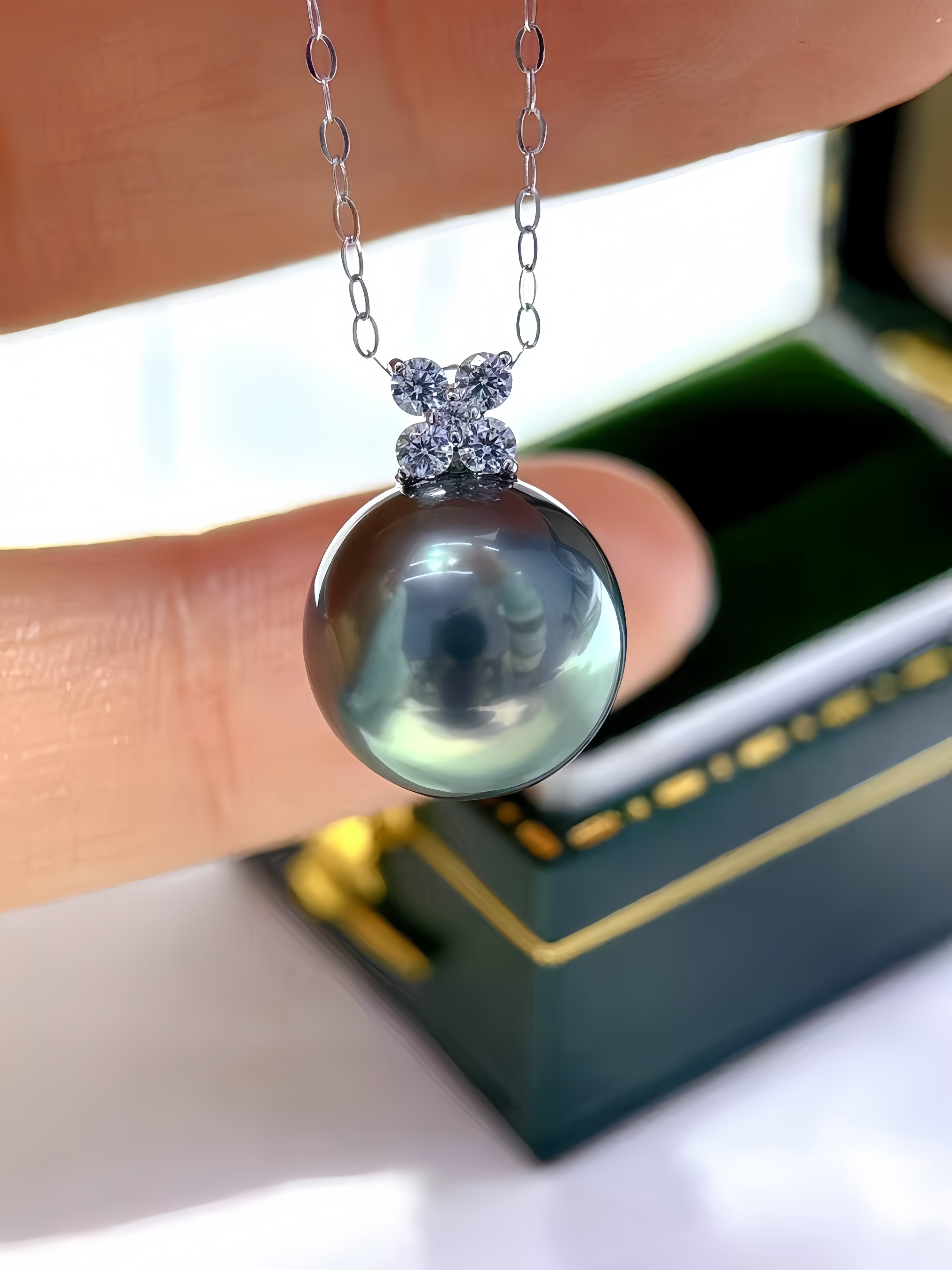 11-12mm Tahitian Pearl Pendant/18K Gold P.19