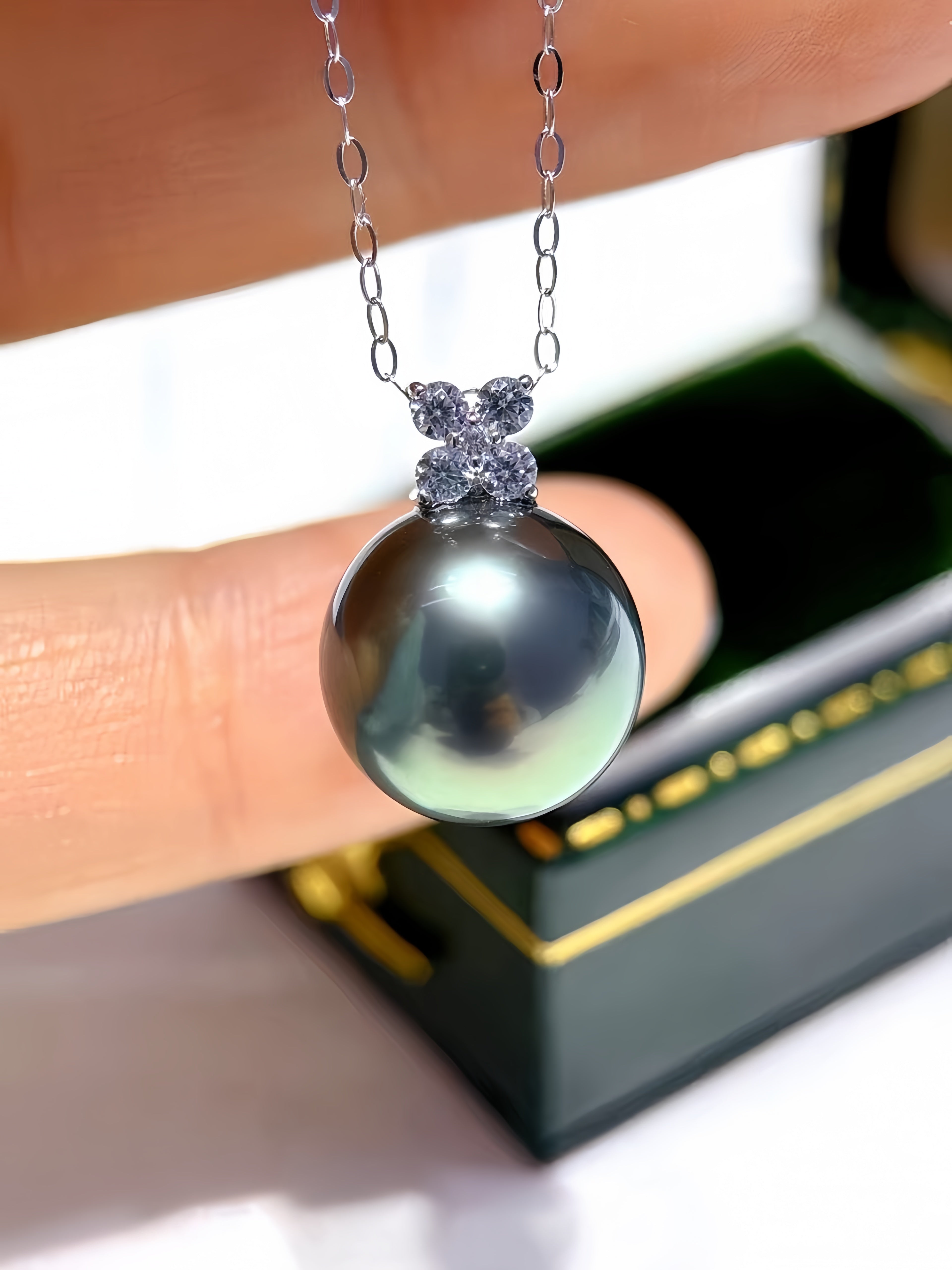 11-12mm Tahitian Pearl Pendant/18K Gold P.19