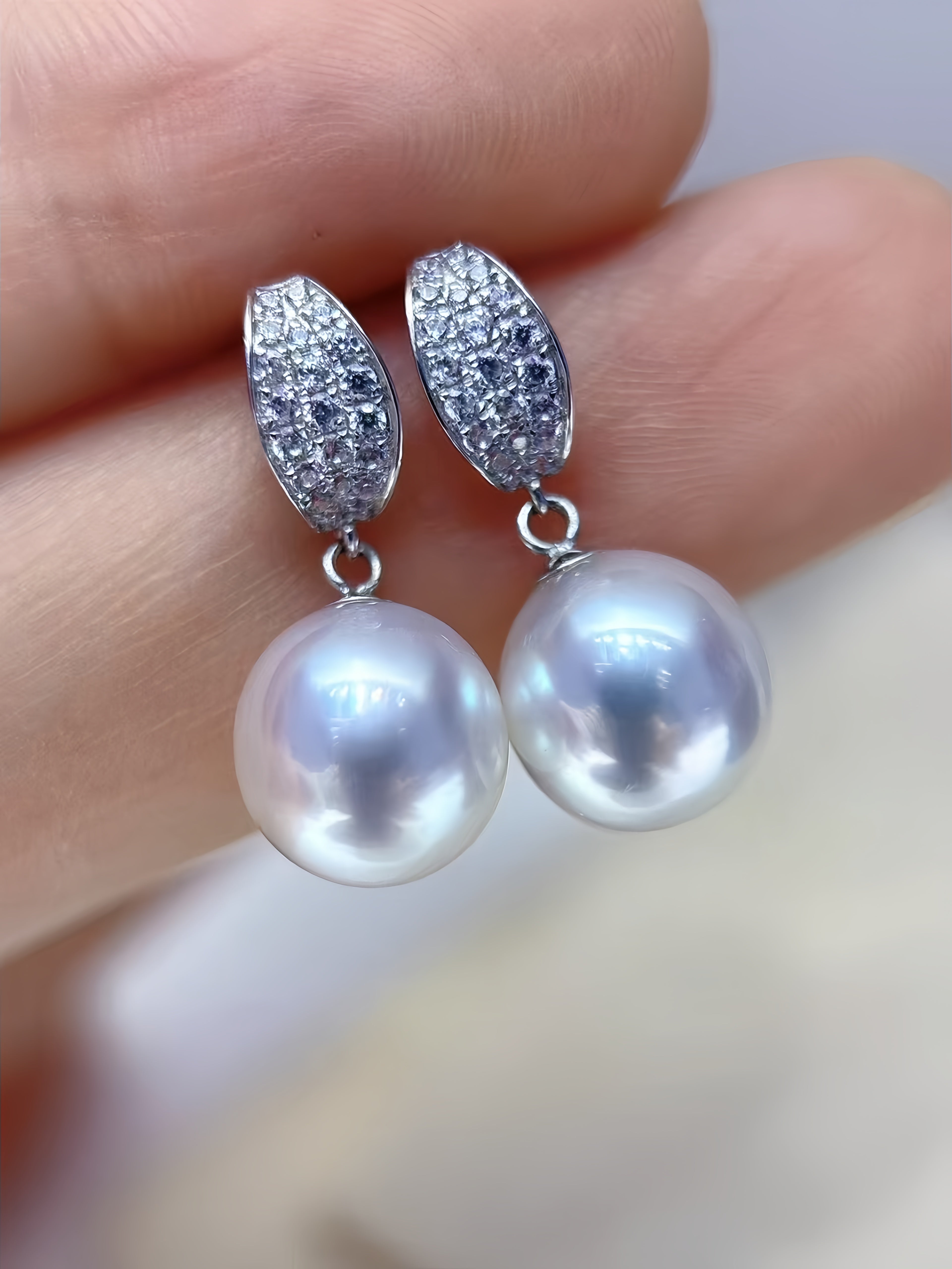 8-9mm South Sea White Pearl Earrings/18K Gold E.02