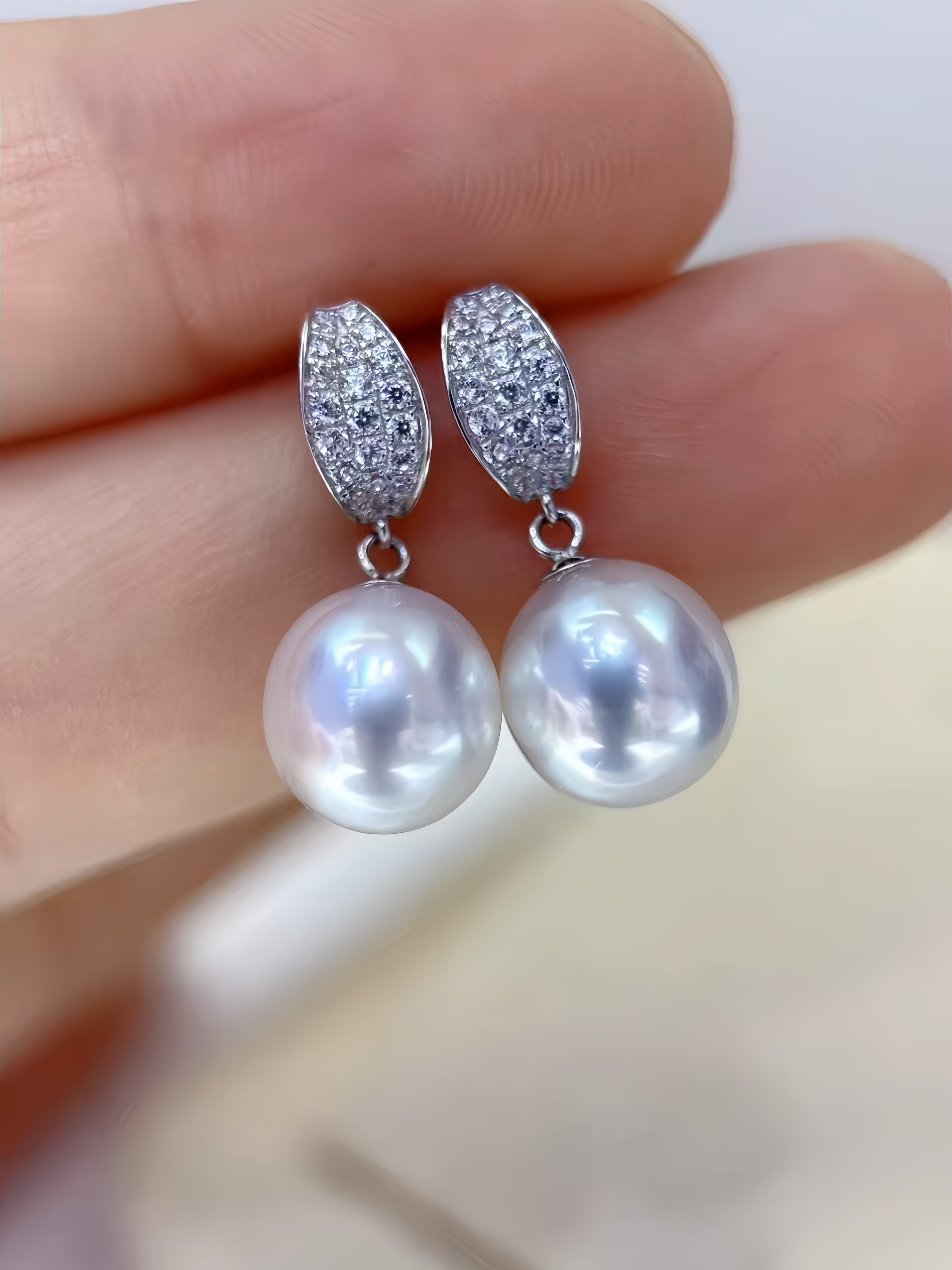 8-9mm South Sea White Pearl Earrings/18K Gold E.02