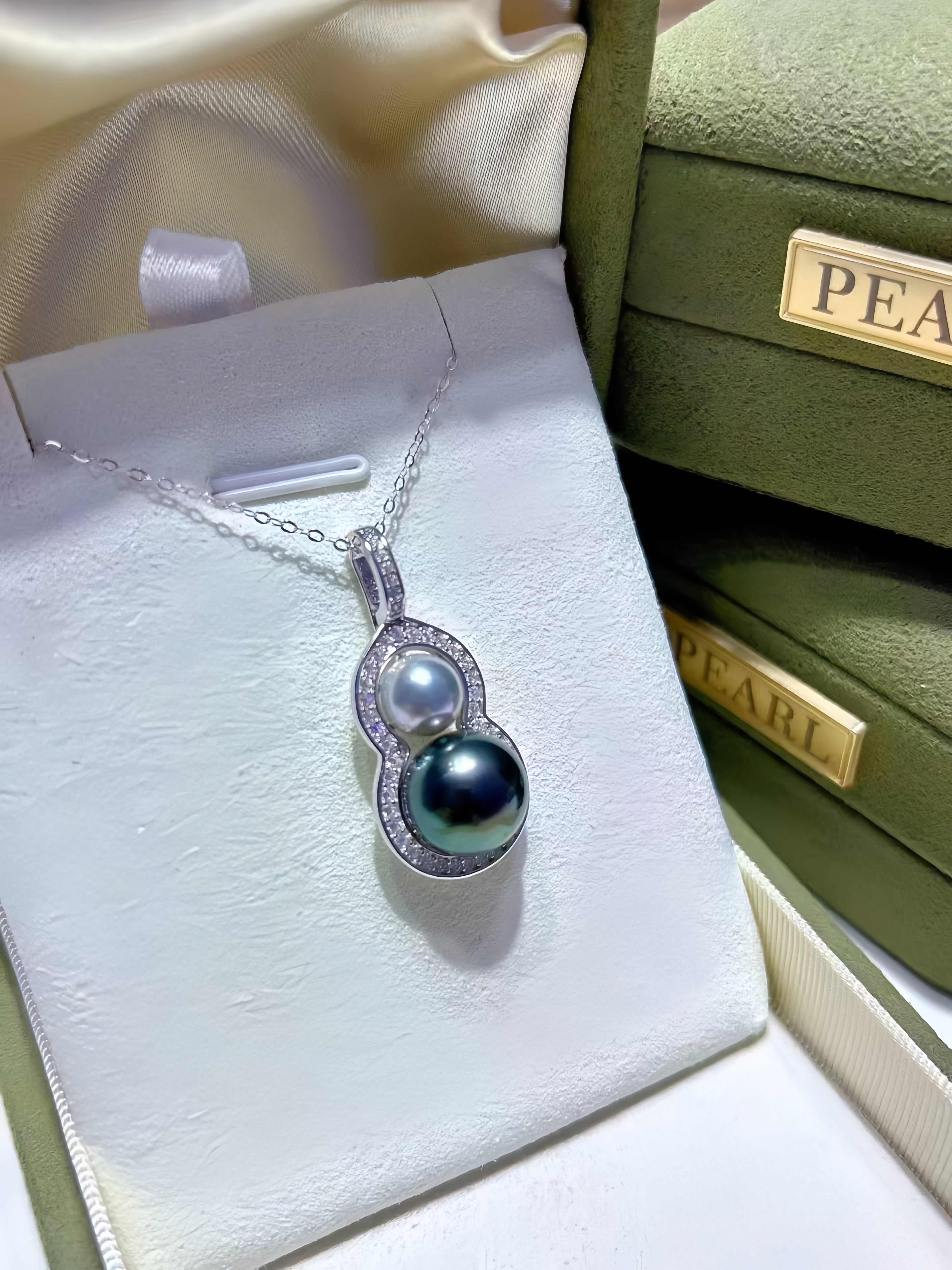 7mm Madama&11mm Tahitian Pearl Pendant P.01