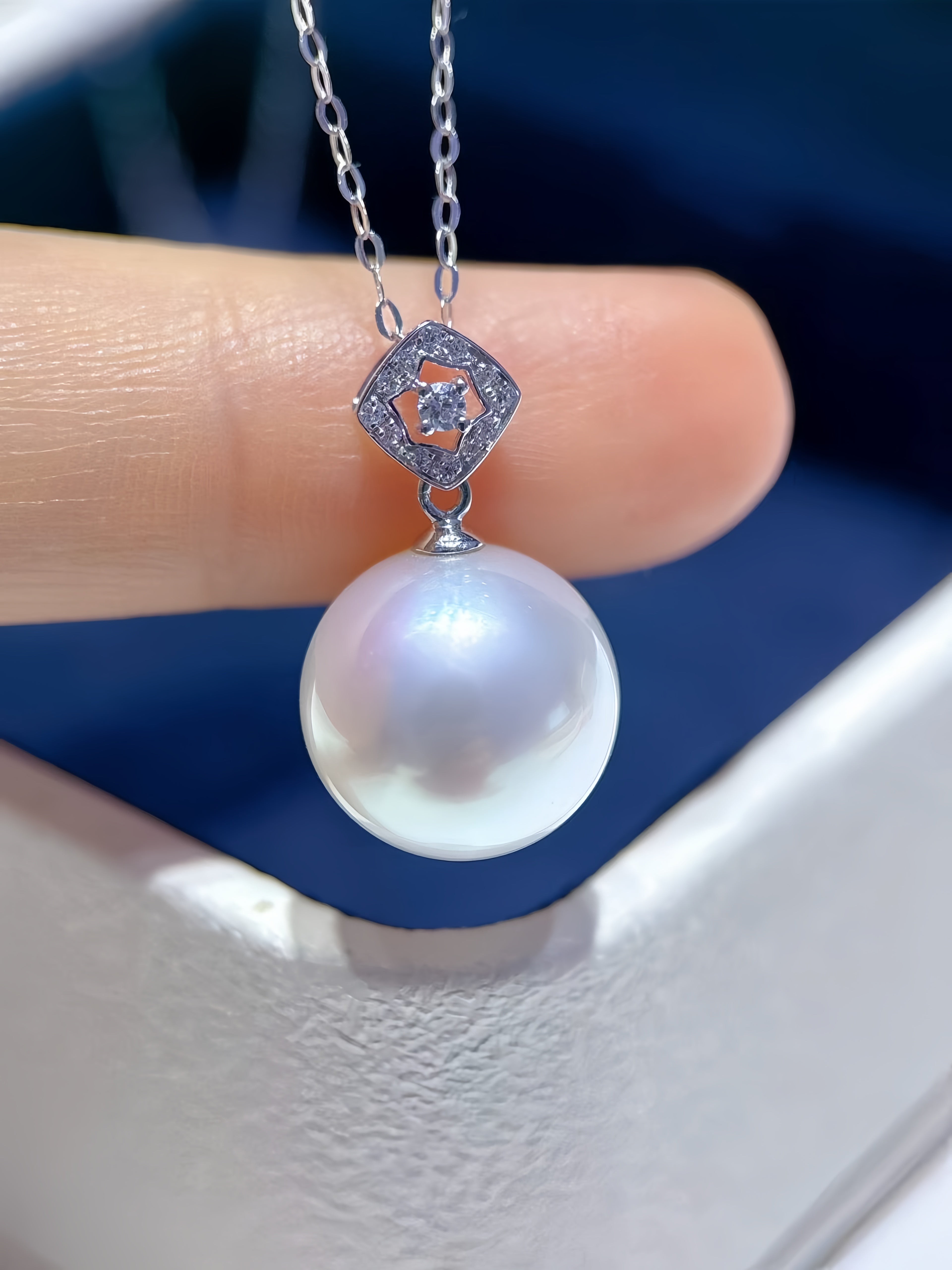 12-13mm Australian White Pearl Pendant/18K Gold P.01