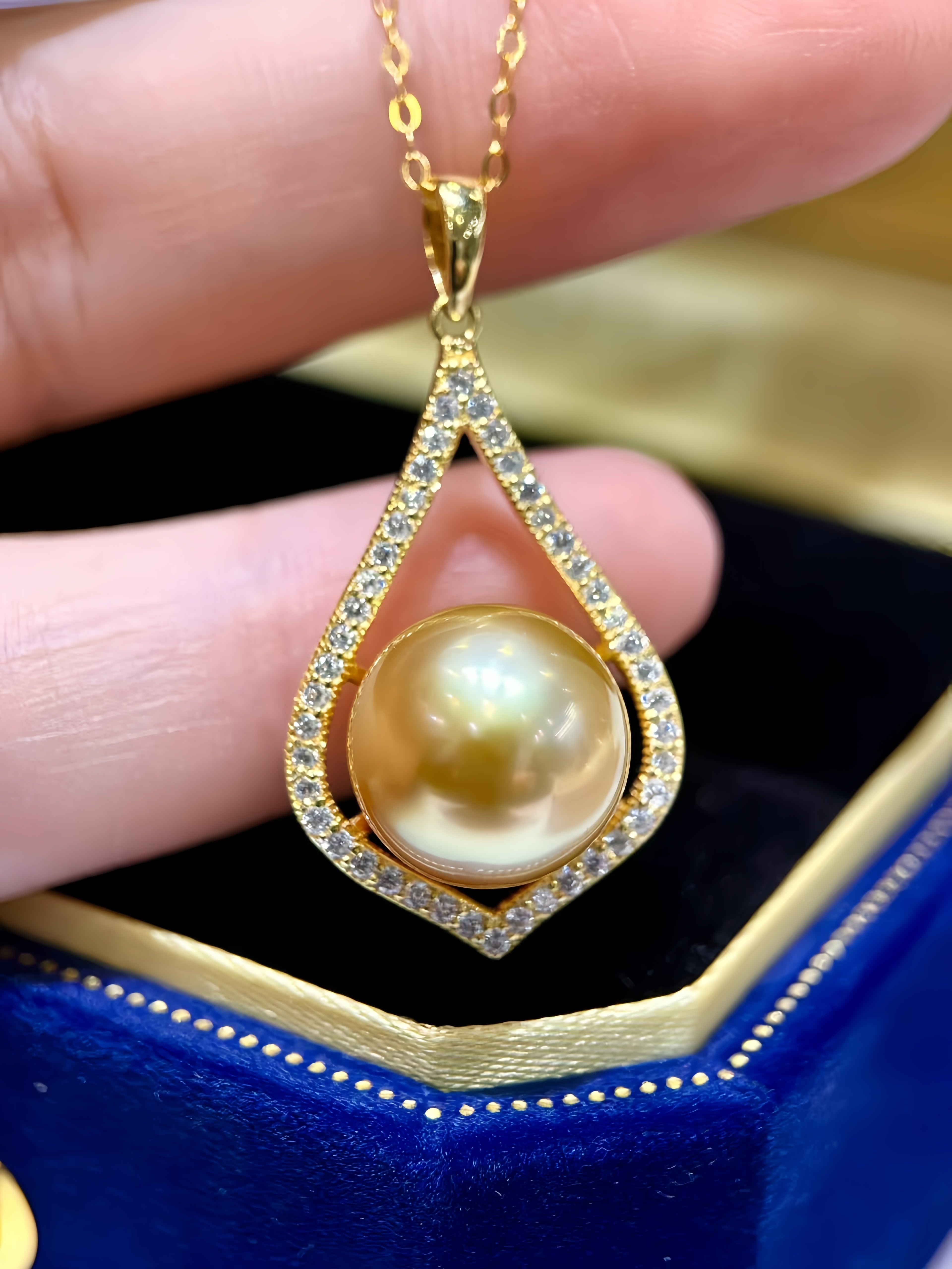 11-12mm South Sea Gold Pearl Pendant P.05