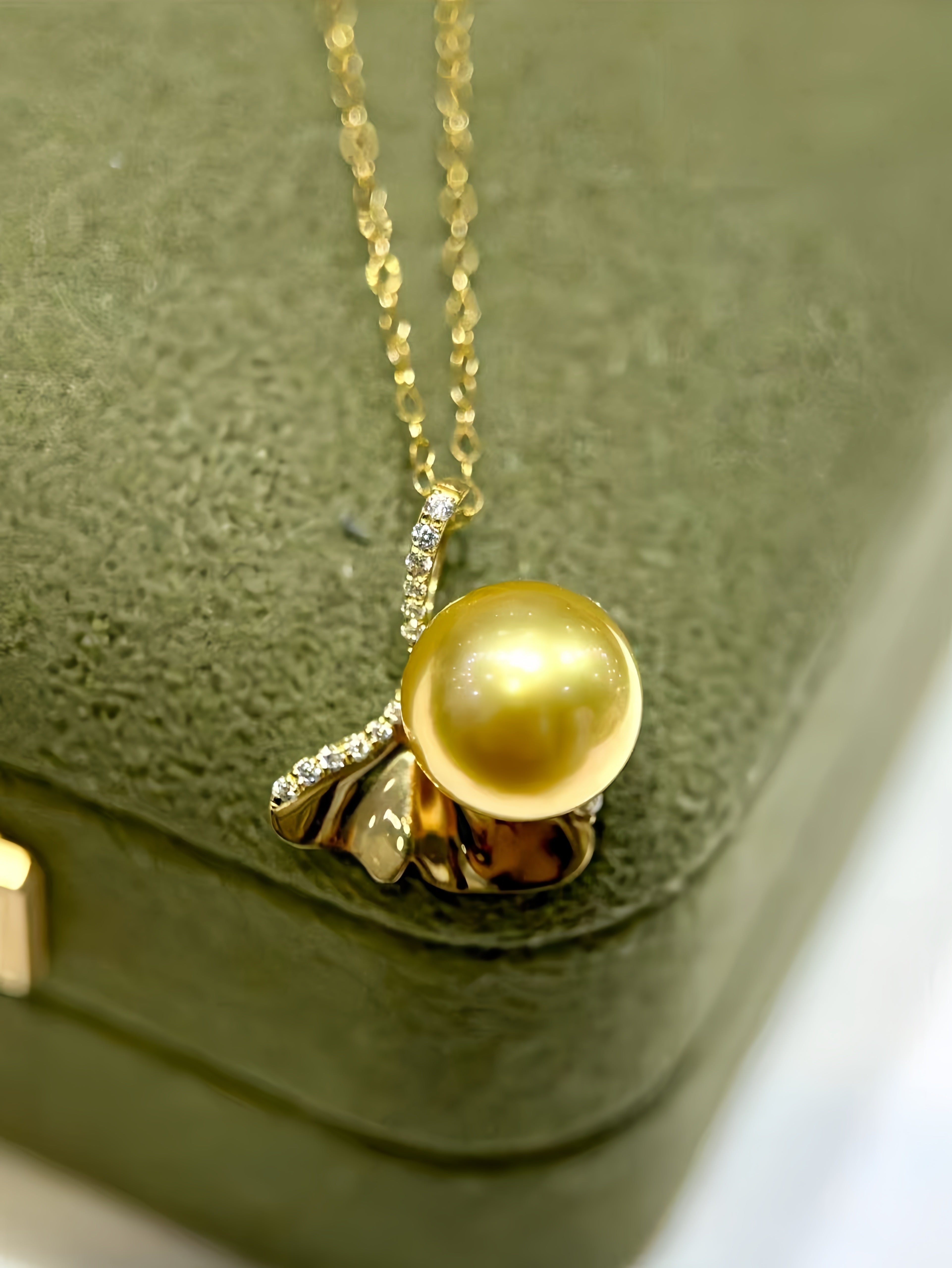 8-9mm South Sea Gold Pearl Pendant/18K Gold P.01