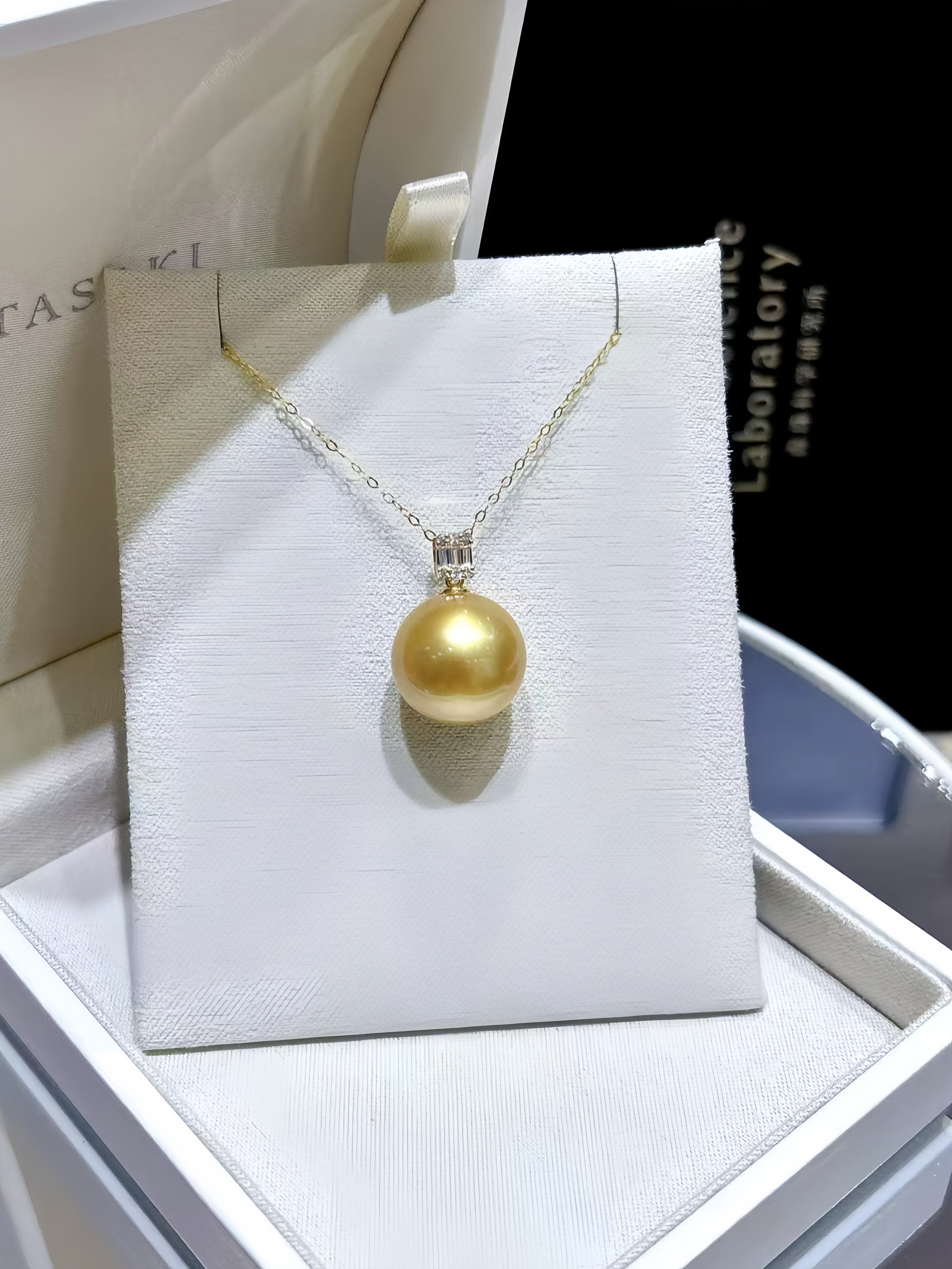 14-15mm South Sea Gold Pearl Pendant/18K Gold P.01