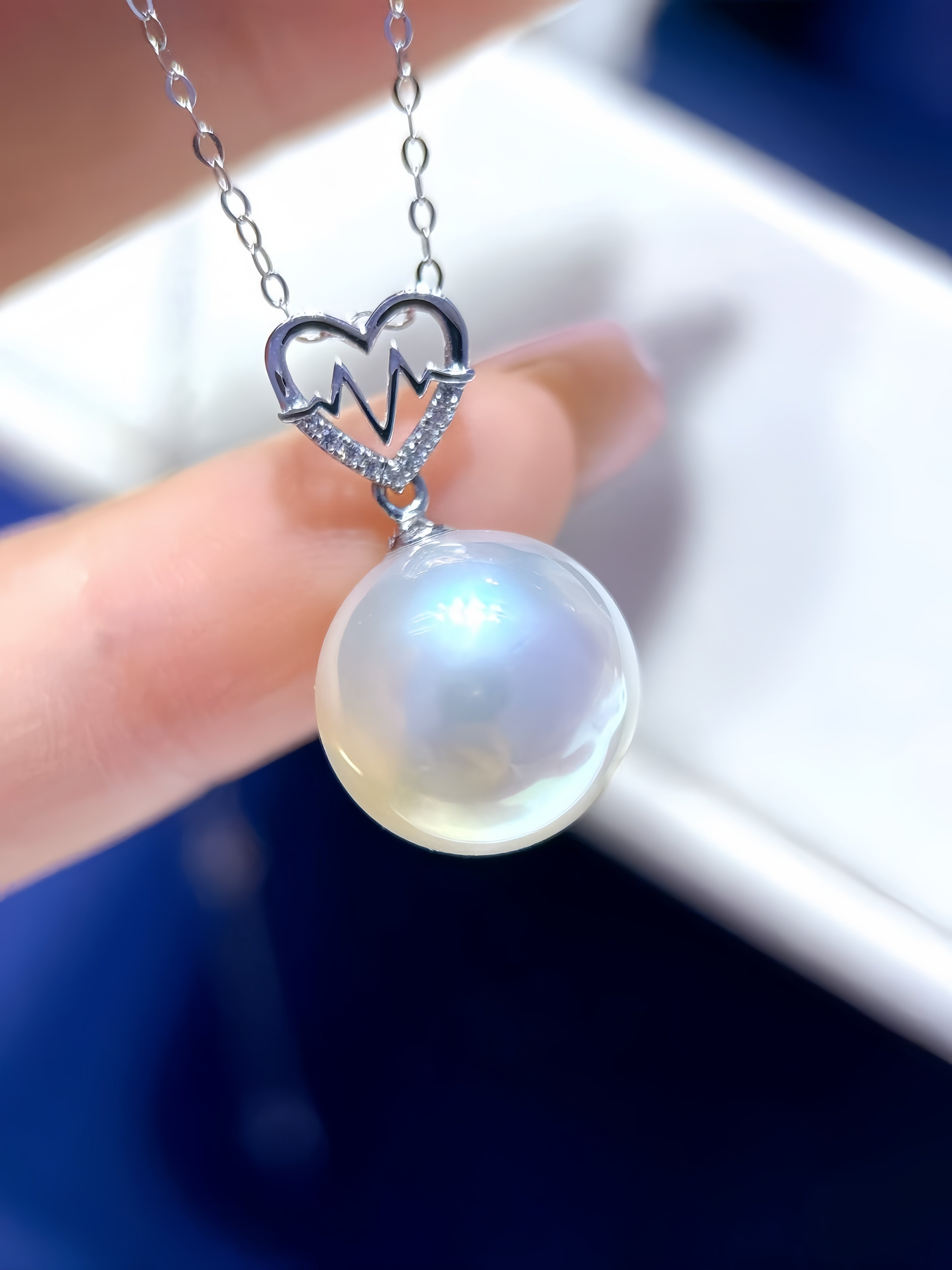 12-13mm Australian White Pearl Pendant/18K Gold P.01