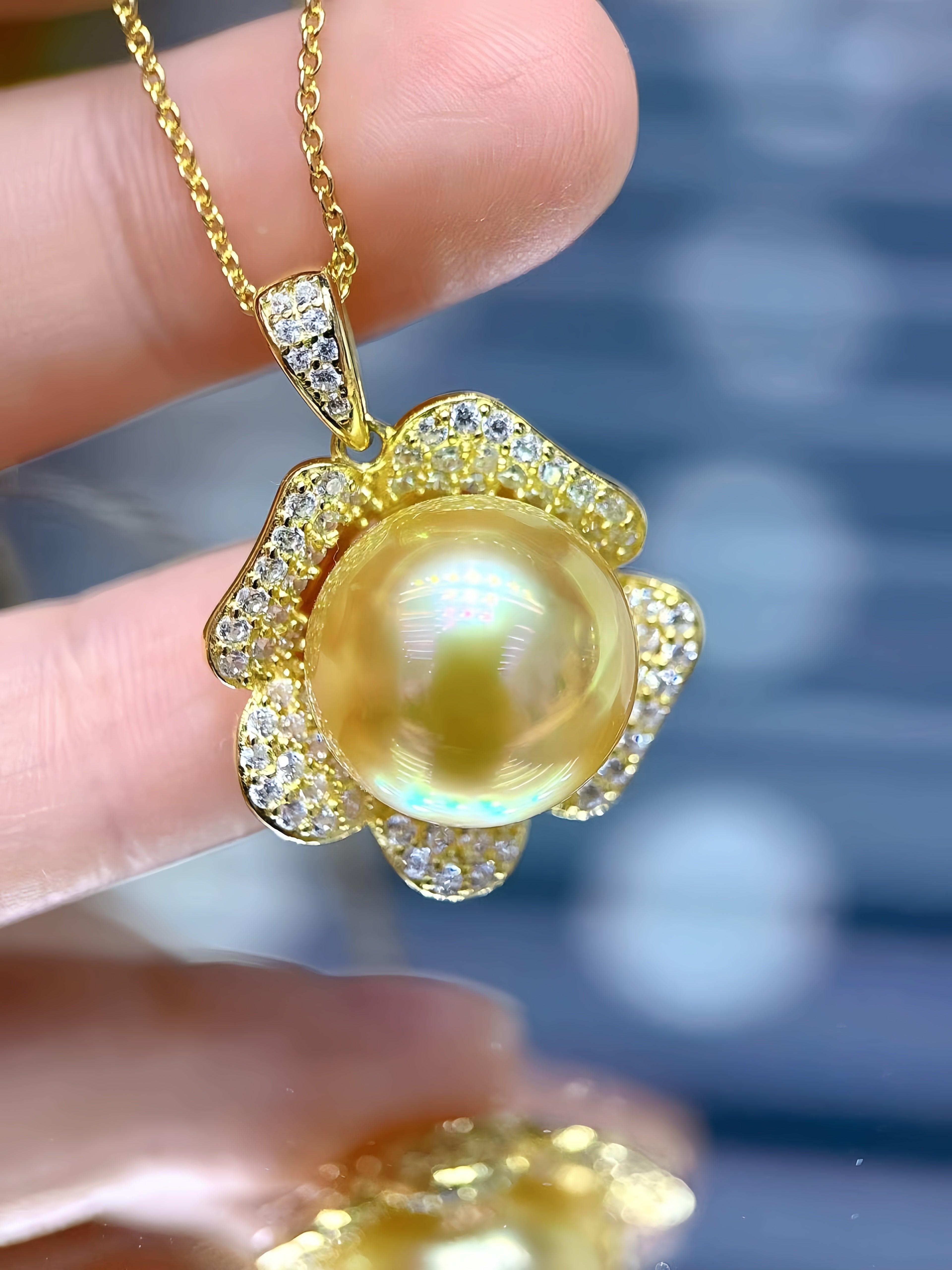 13-14mm South Sea Gold Pearl Pendant P.04