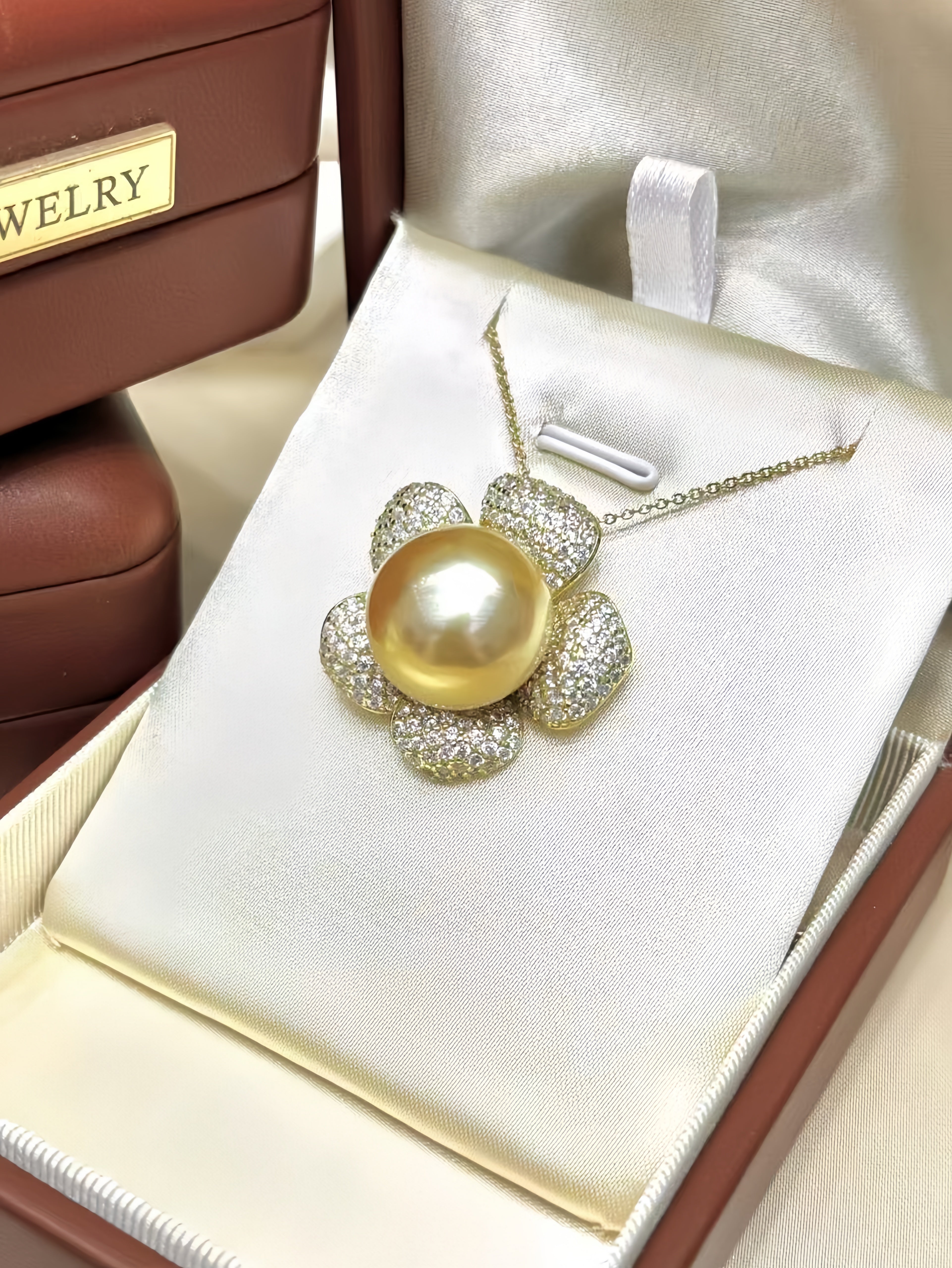 16-17mm South Sea Gold Pearl Pendant P.01
