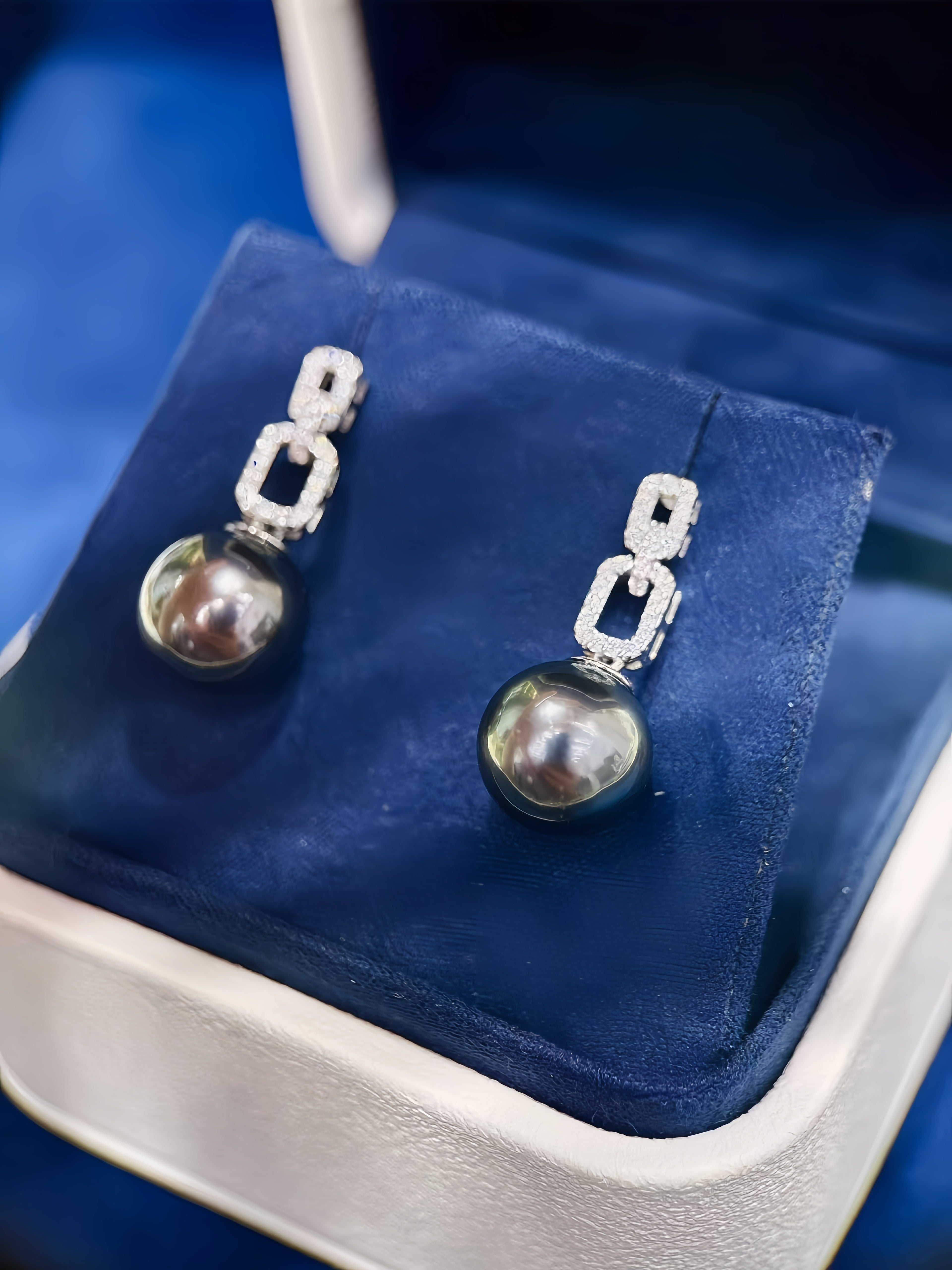10-11mm Tahitian Pearl Earrings E.02