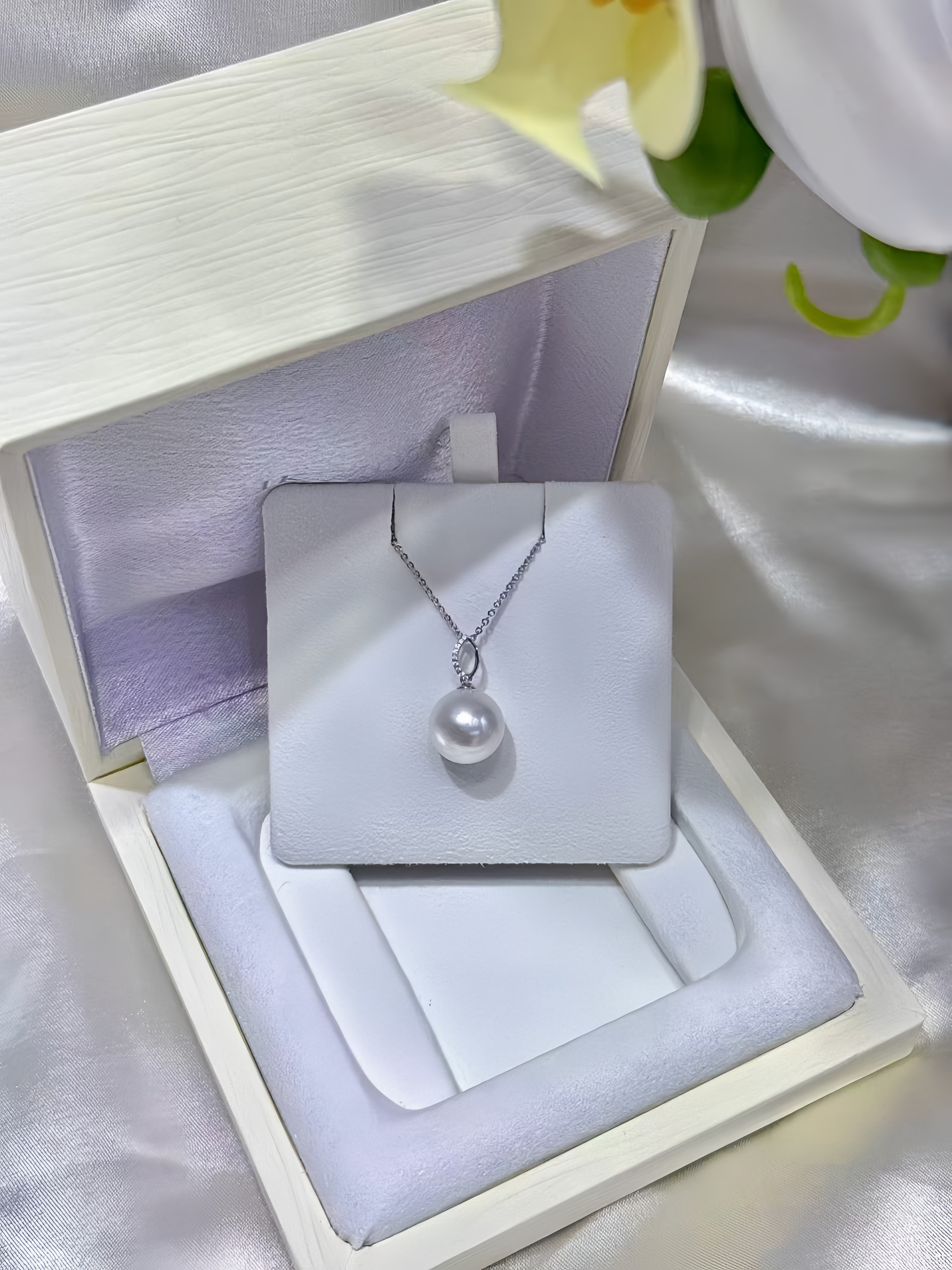 11-12mm Australian White Pearl Pendant/18K Gold P.02
