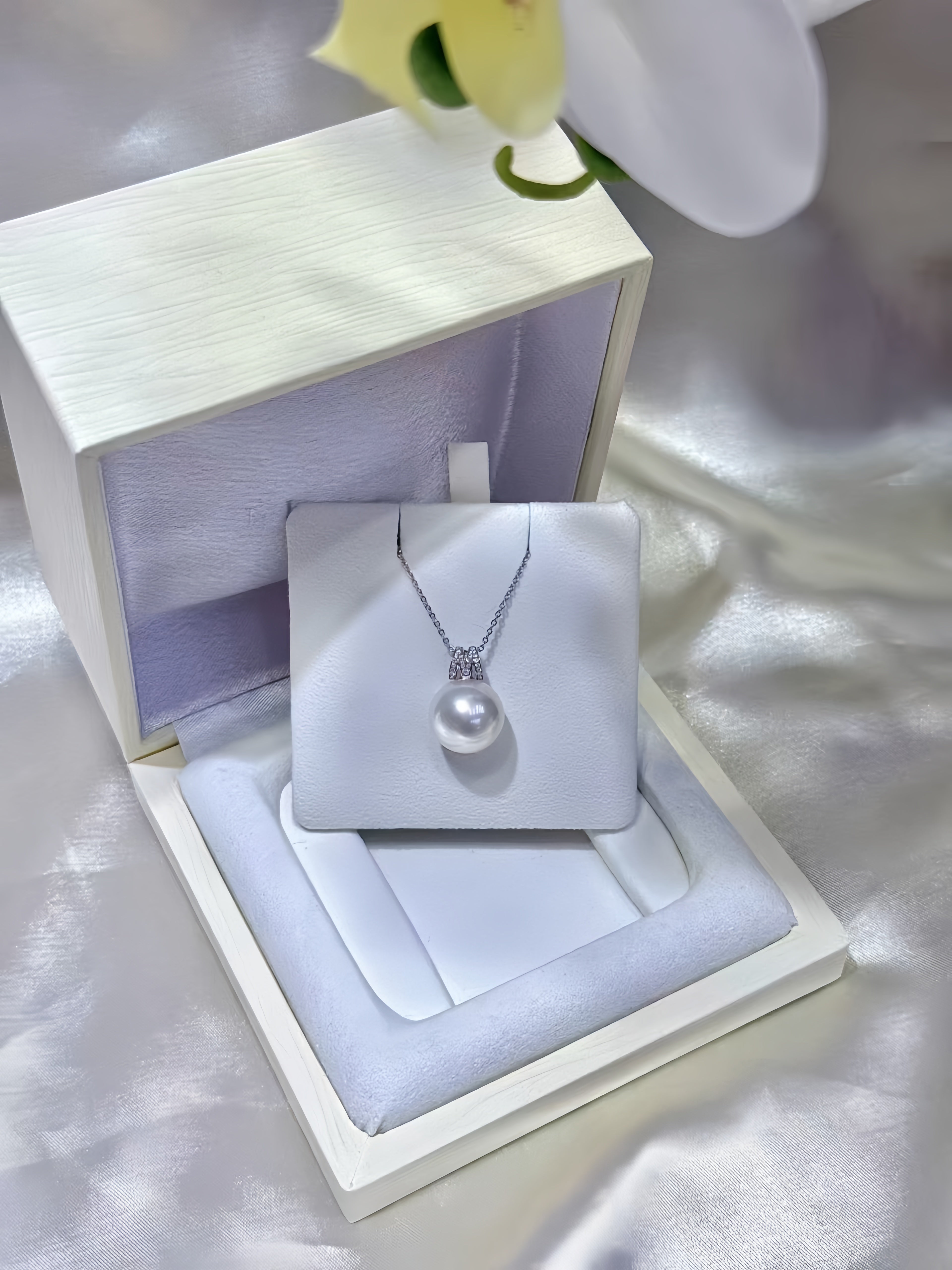 13-14mm Australian White Pearl Pendant/18K Gold P.01