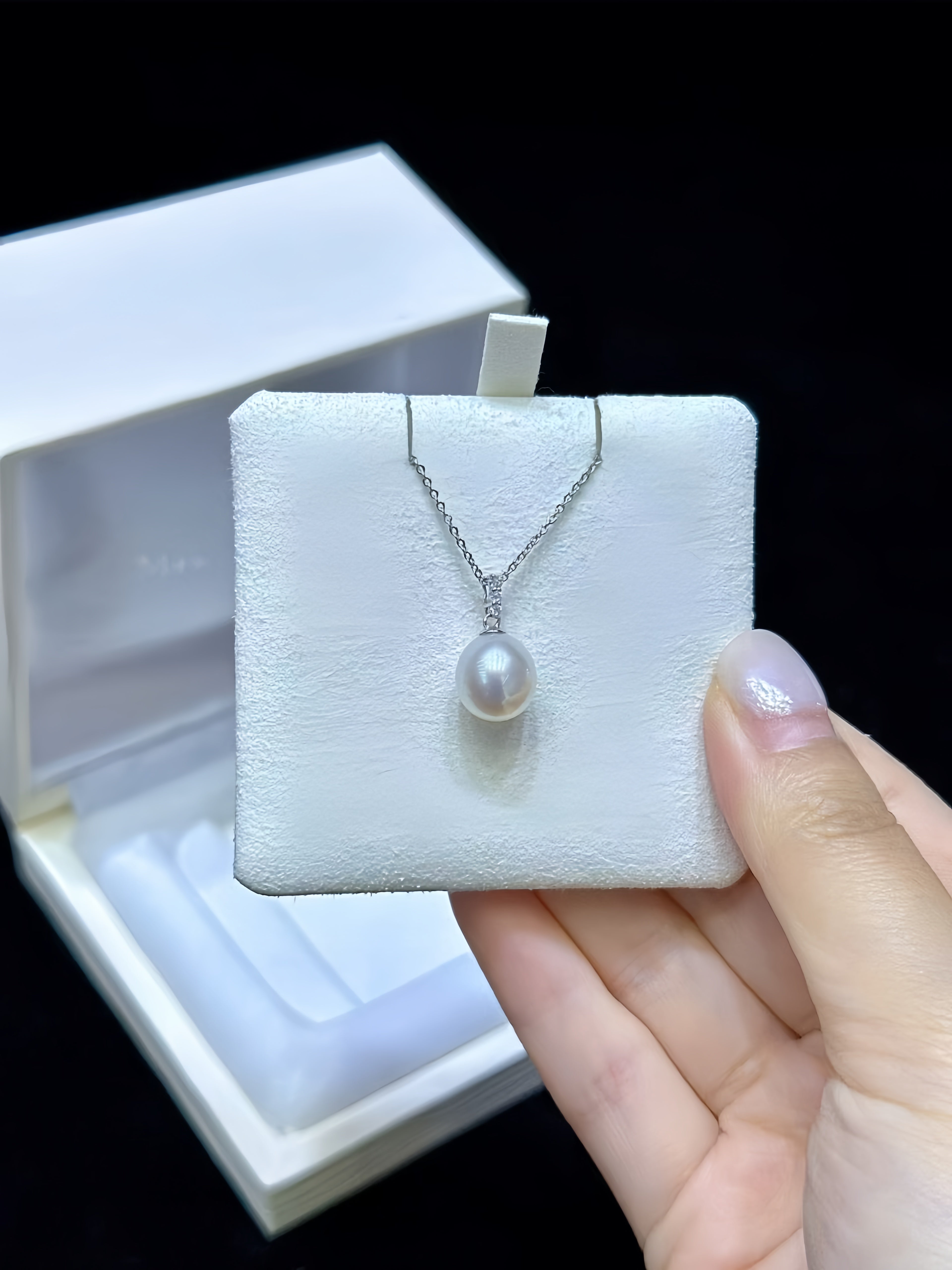 9-10mm Australian White Pearl Pendant/18K Gold P.01