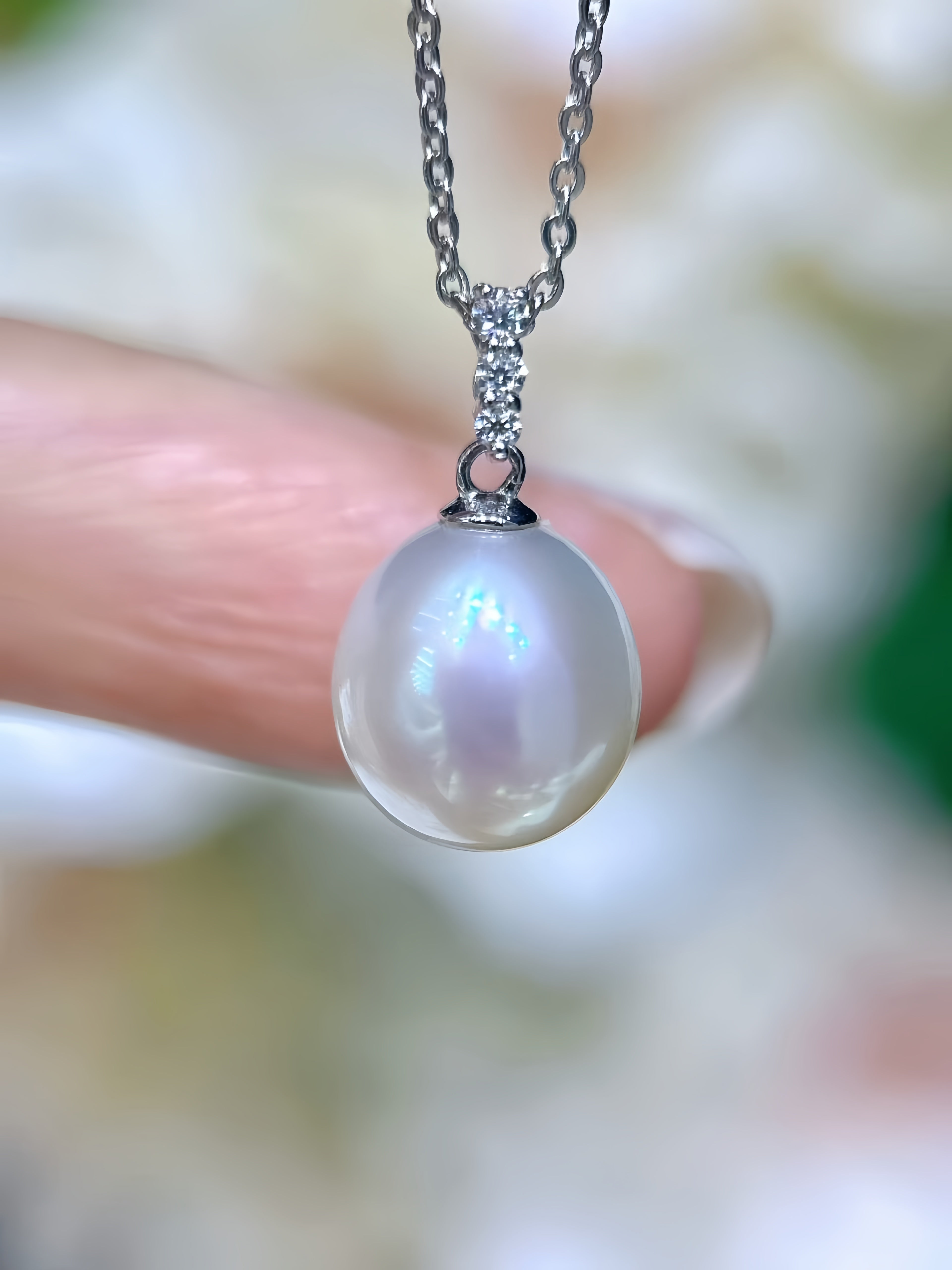 9-10mm Australian White Pearl Pendant/18K Gold P.01