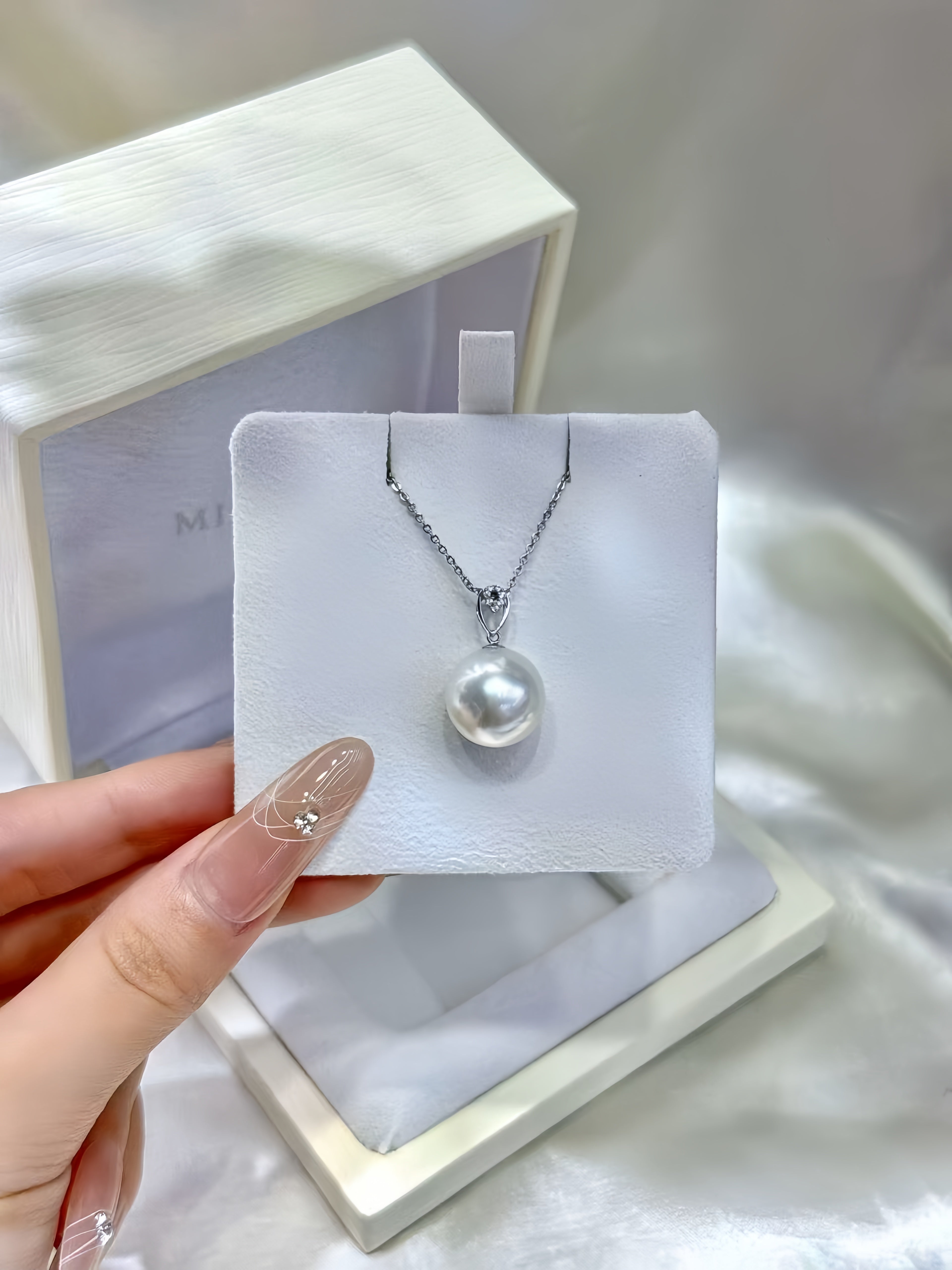 12-13mm Australian White Pearl Pendant/18K Gold P.01