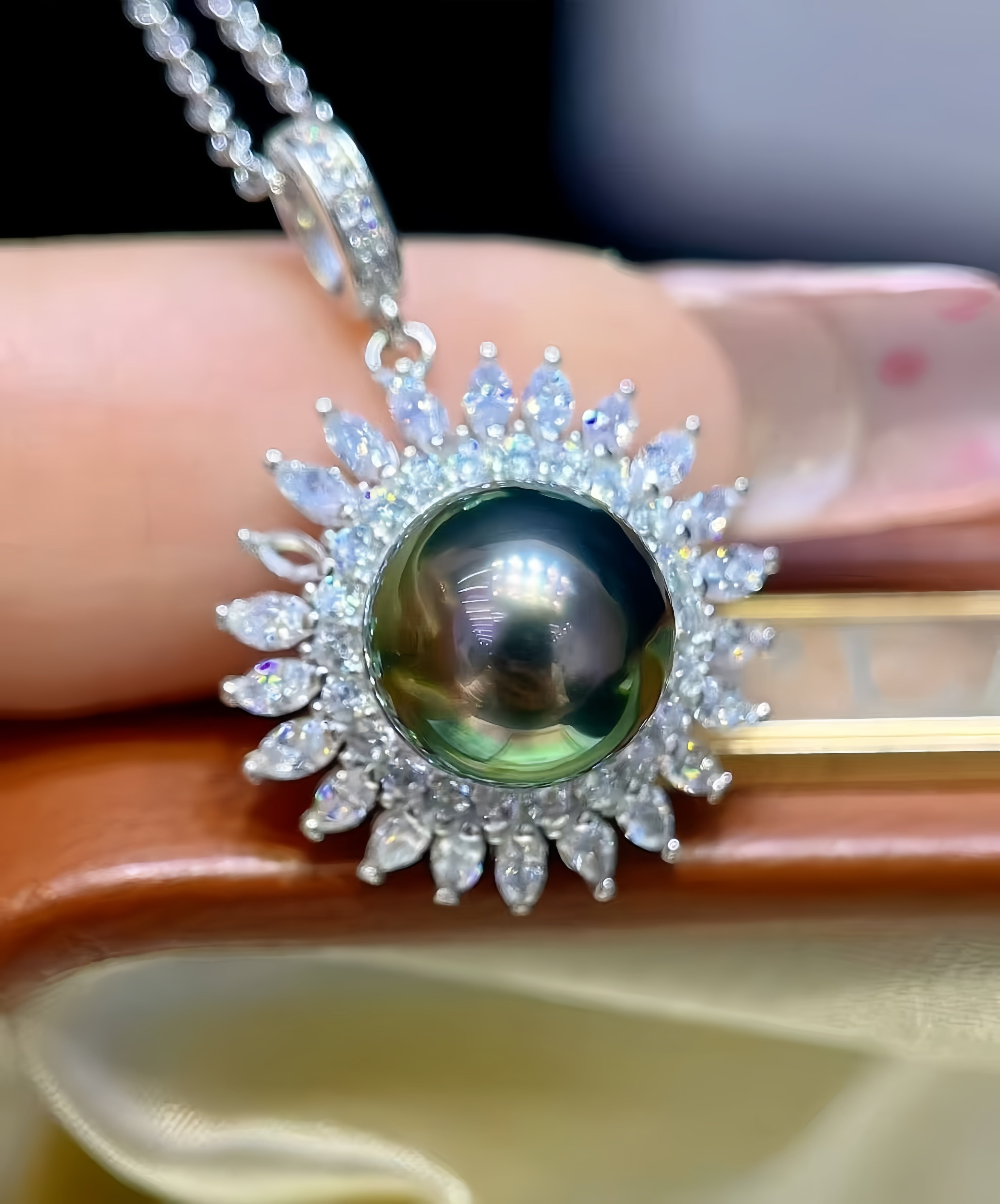 9-10mm Tahitian Pearl Pendant P.02