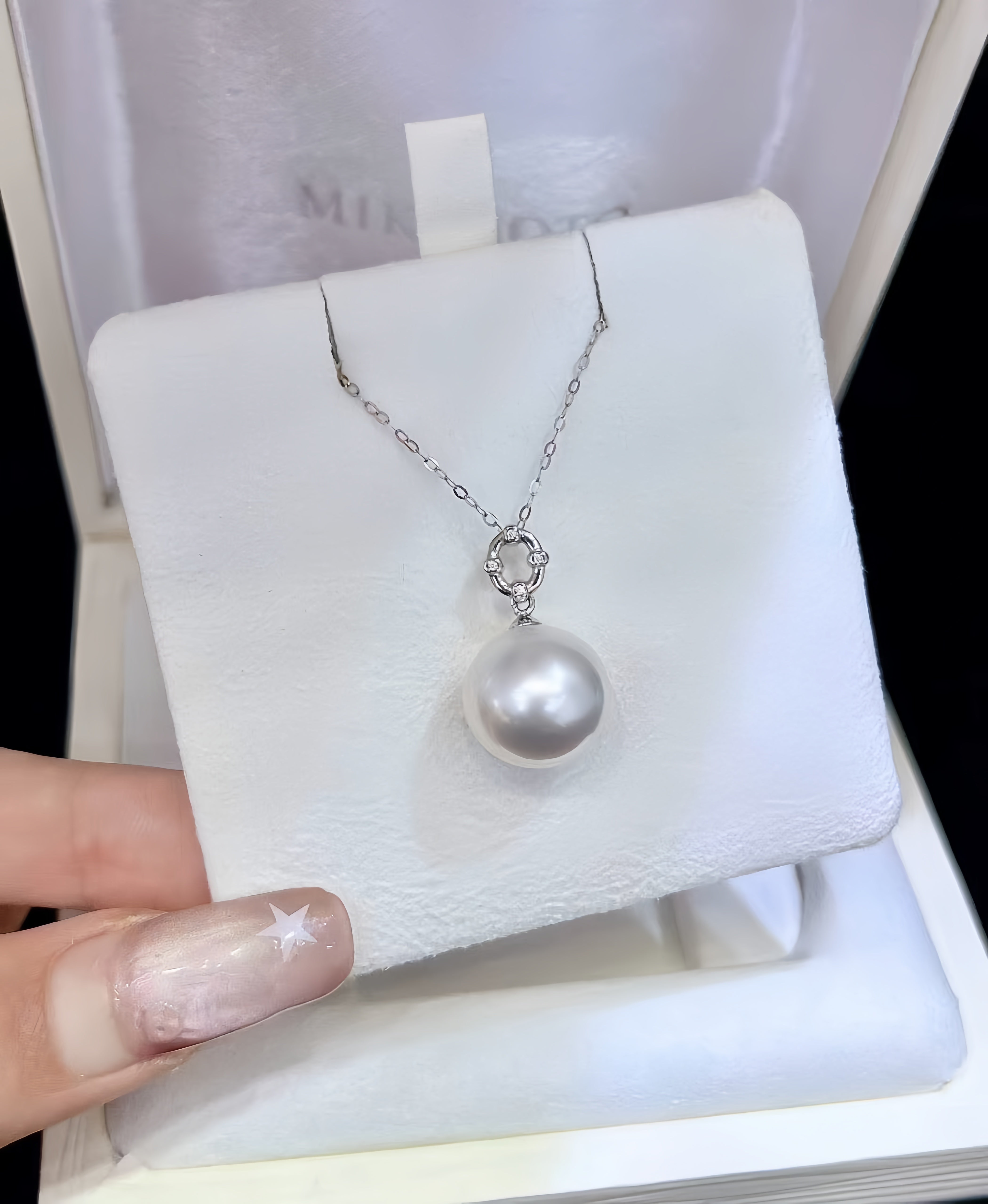 13-14mm Australian White Pearl Pendant/ 18K Gold Setting P.01