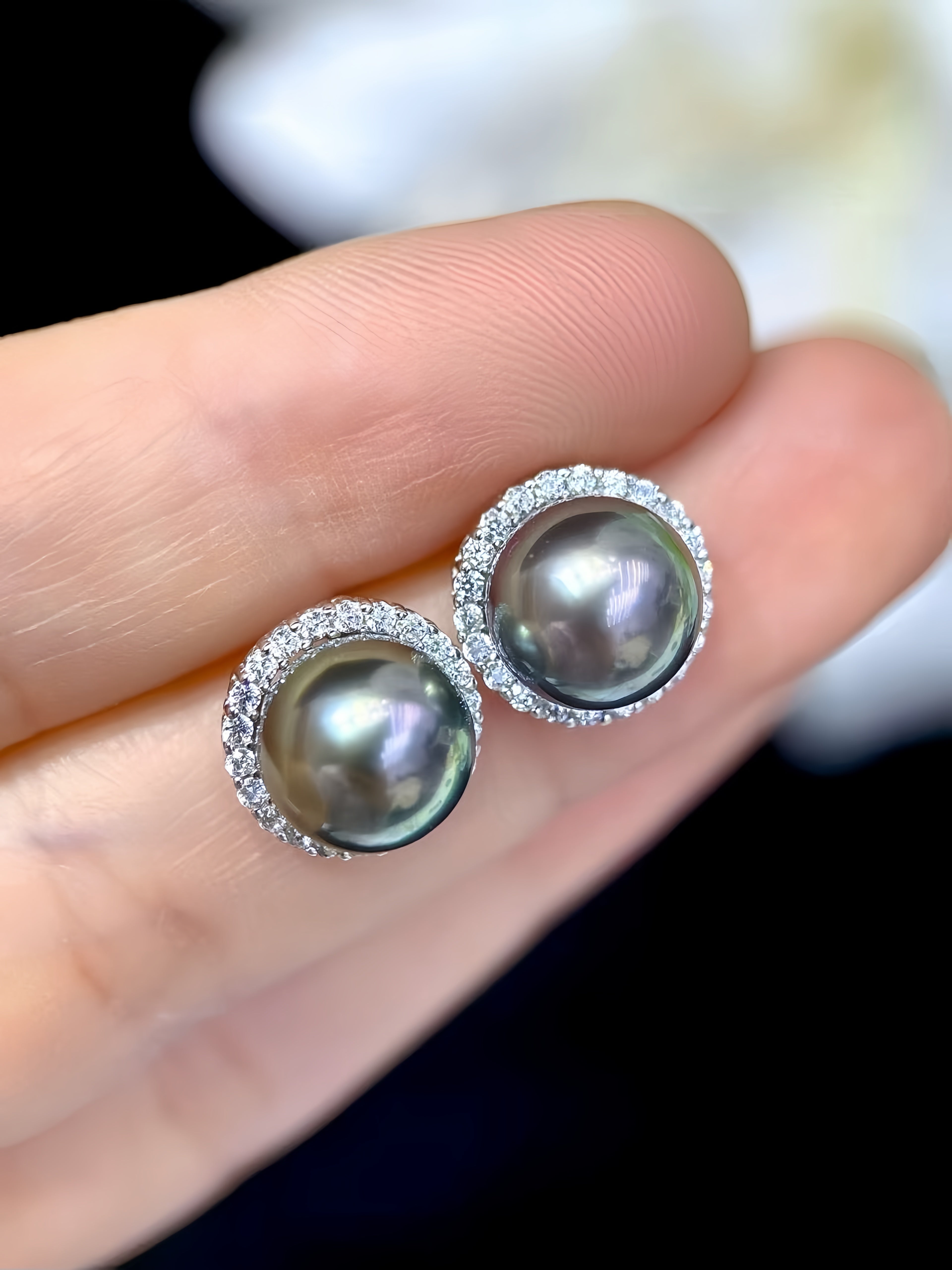 8-9mm Tahitian Pearl Earrings E.01