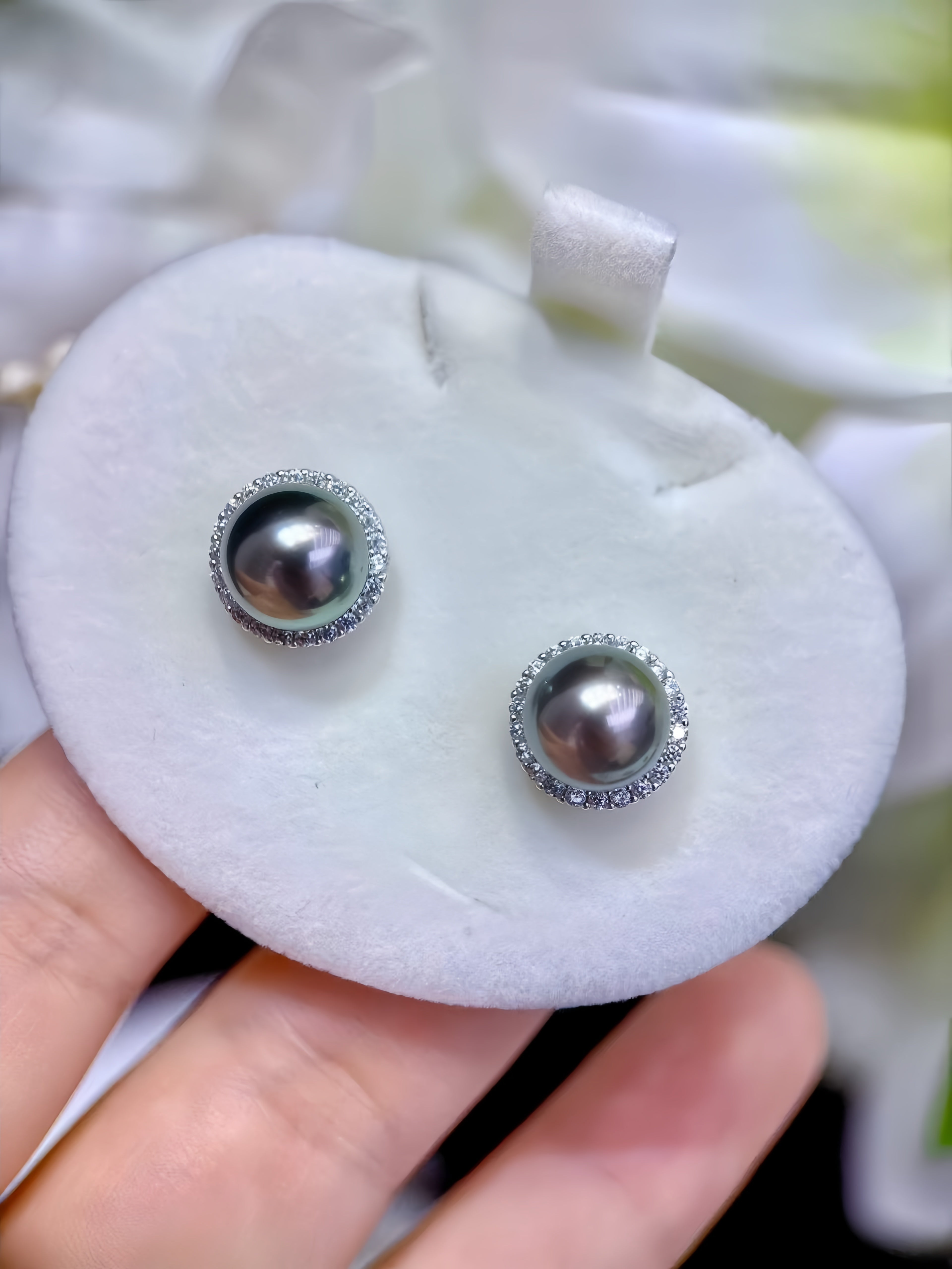 8-9mm Tahitian Pearl Earrings E.01