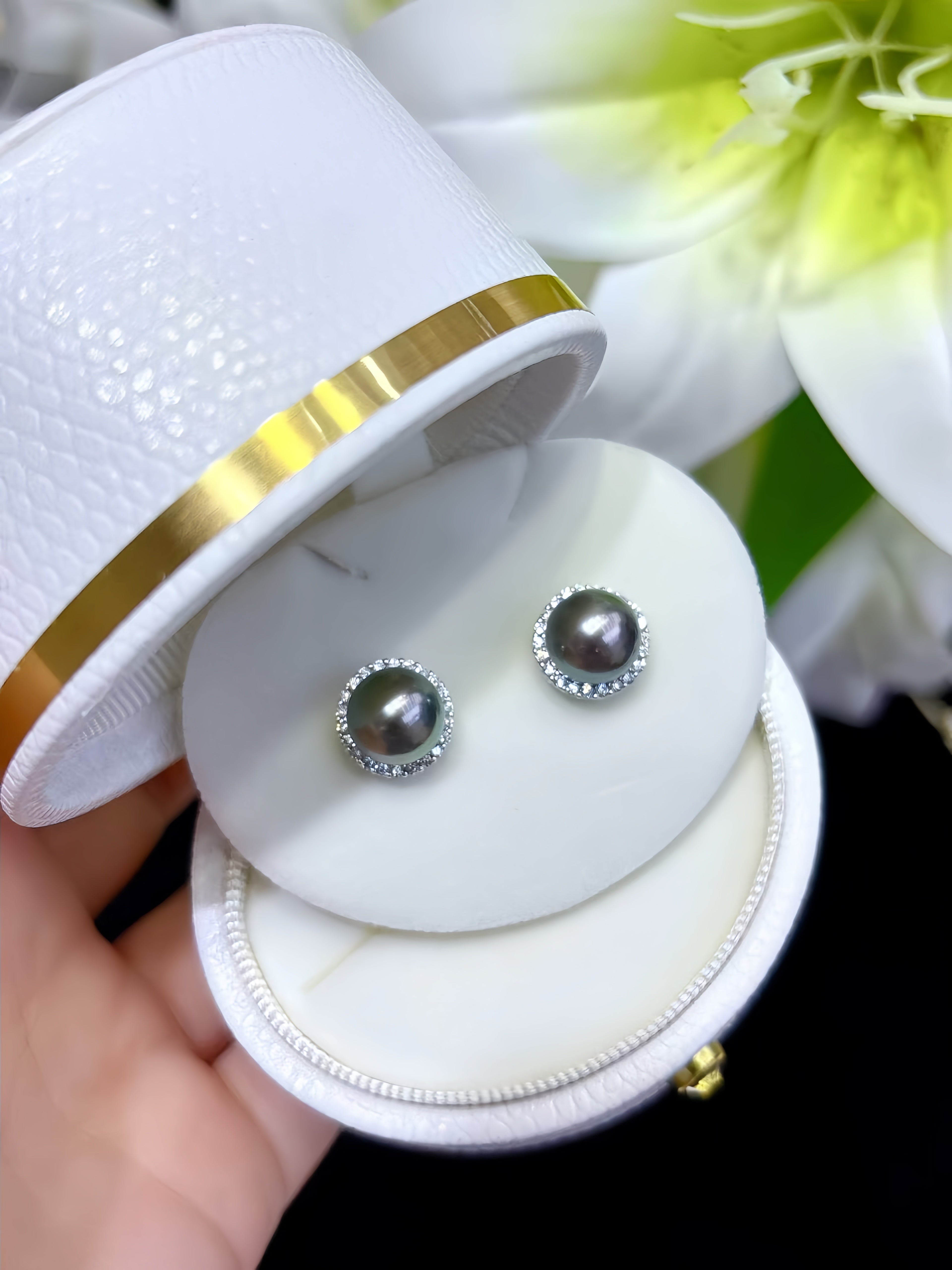 8-9mm Tahitian Pearl Earrings E.01